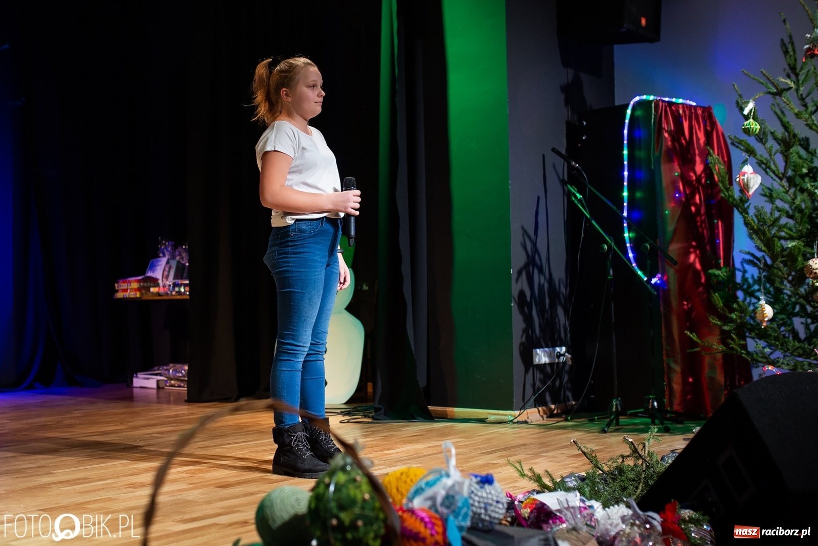 Zdjęcie w galerii na portalu naszraciborz.pl: Podsumowanie Powiatowego Konkursu Plastycznego Bombka wiadomości z regionu