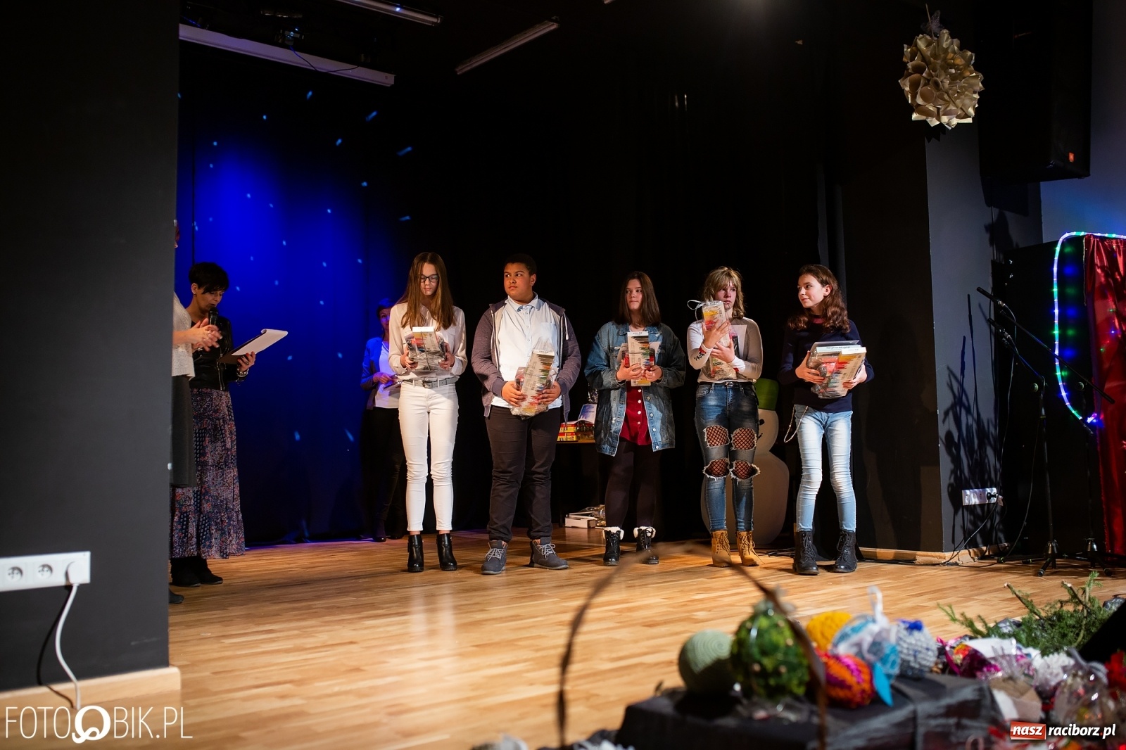 Zdjęcie w galerii na portalu naszraciborz.pl: Podsumowanie Powiatowego Konkursu Plastycznego Bombka wiadomości z regionu