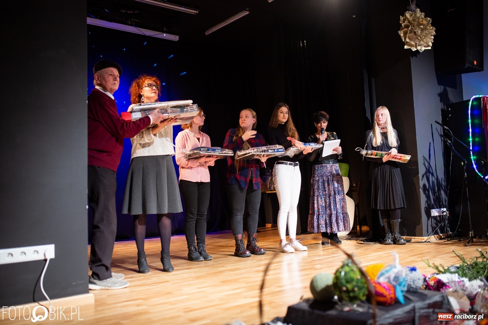 Zdjęcie w galerii na portalu naszraciborz.pl: Podsumowanie Powiatowego Konkursu Plastycznego Bombka wiadomości z regionu