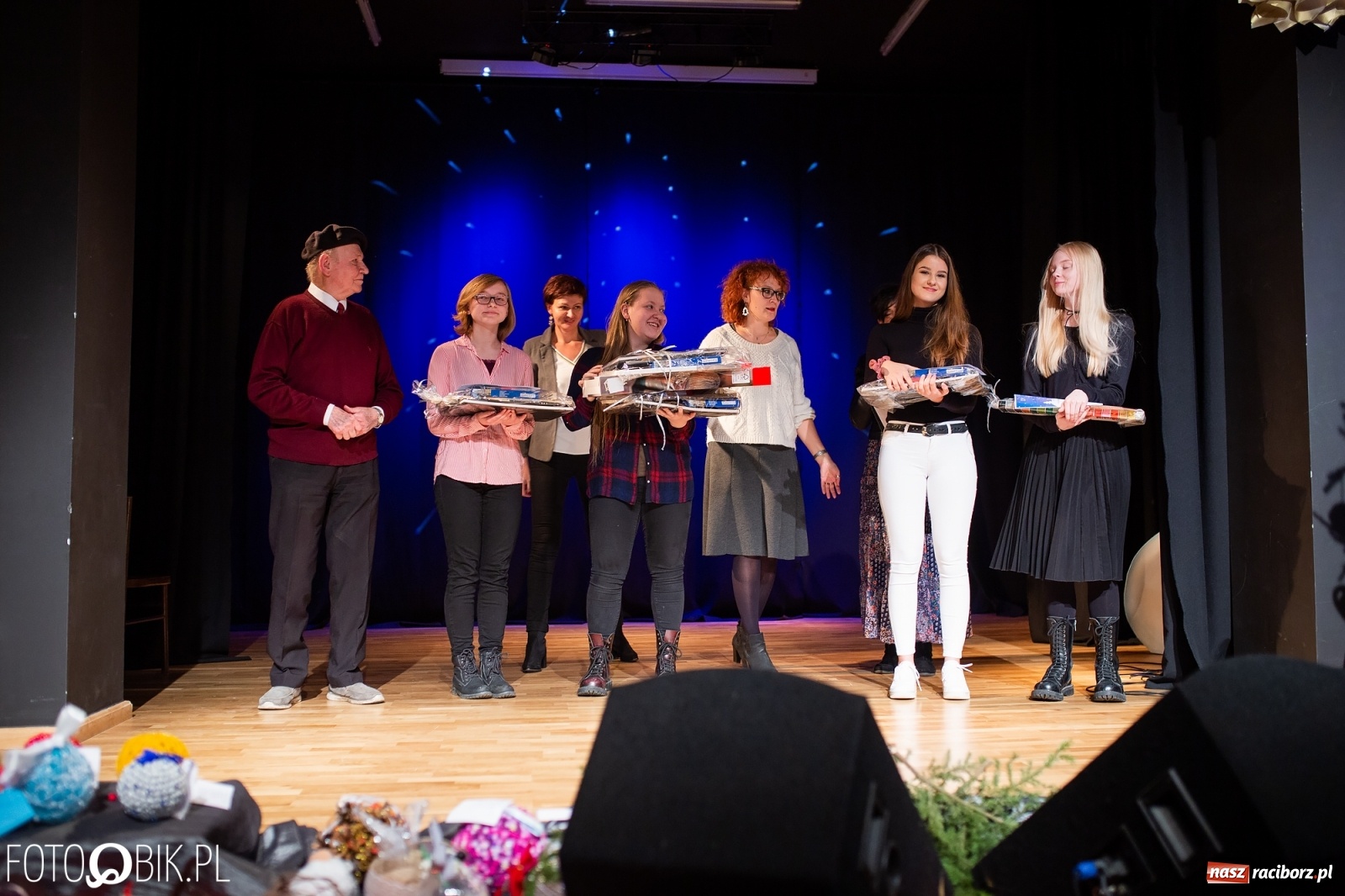 Zdjęcie w galerii na portalu naszraciborz.pl: Podsumowanie Powiatowego Konkursu Plastycznego Bombka wiadomości z regionu