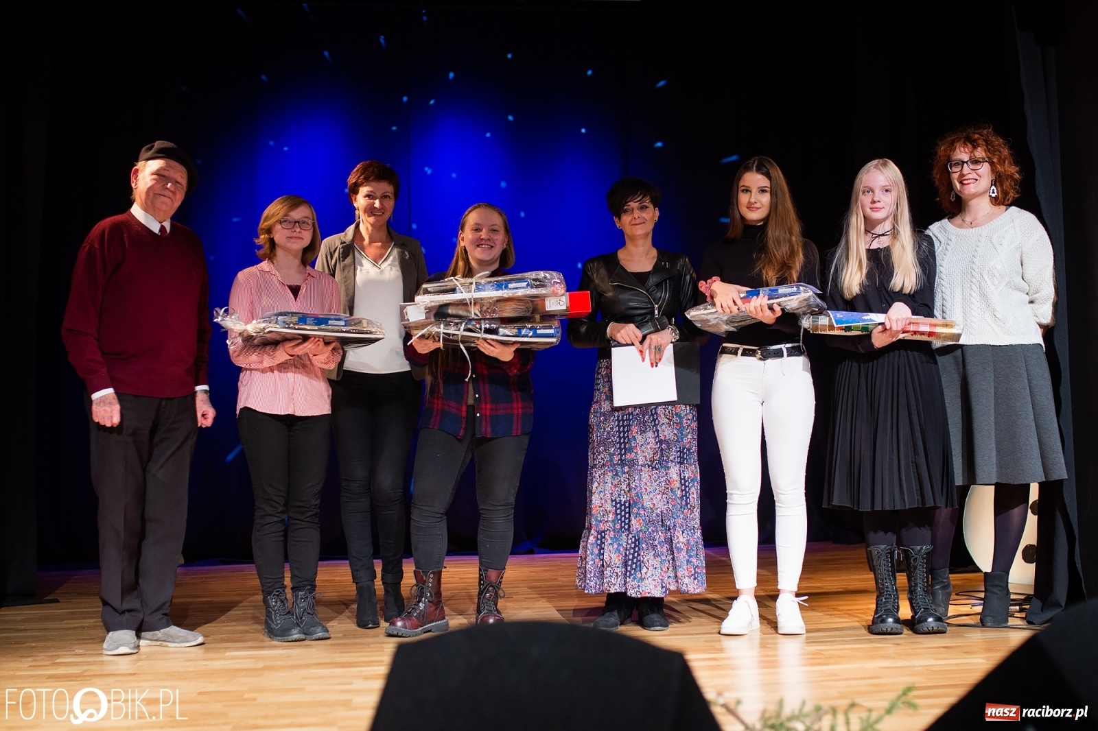 Zdjęcie w galerii na portalu naszraciborz.pl: Podsumowanie Powiatowego Konkursu Plastycznego Bombka wiadomości z regionu