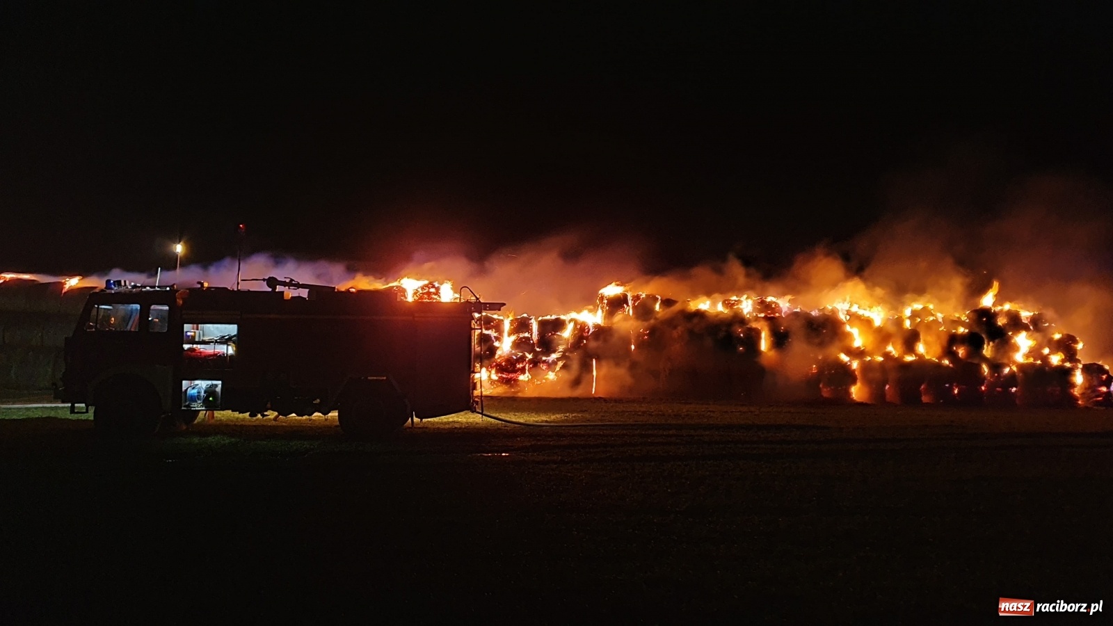 Zdjęcie w galerii na portalu naszraciborz.pl: Wielki nocny pożar w Raciborzu-Ocicach [FOTO] wiadomości z regionu