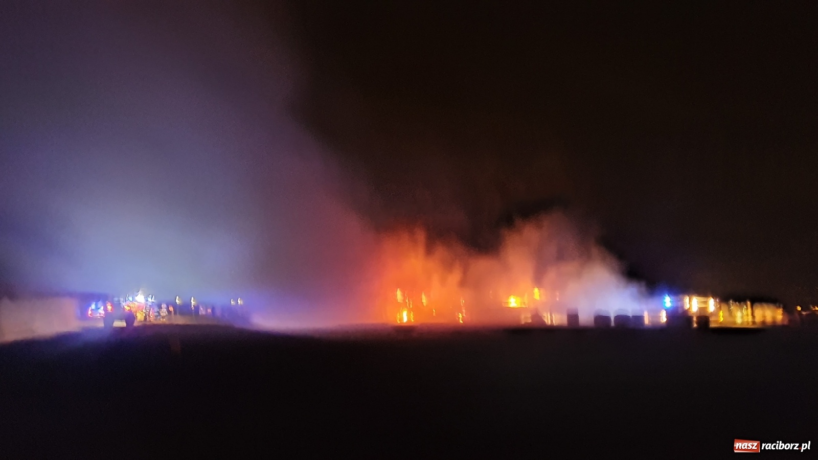 Zdjęcie w galerii na portalu naszraciborz.pl: Wielki nocny pożar w Raciborzu-Ocicach [FOTO] wiadomości z regionu