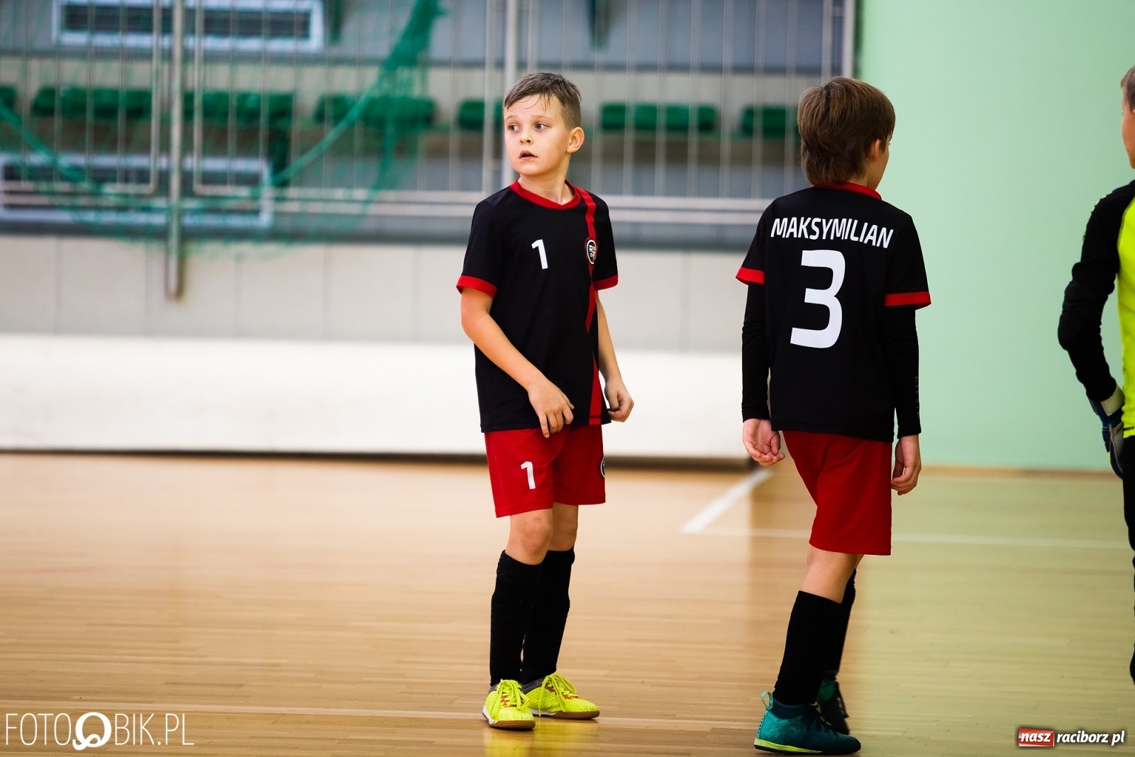 Zdjęcie w galerii na portalu naszraciborz.pl: Młodzi piłkarze walczą w Turnieju Mikołajkowym wiadomości z regionu