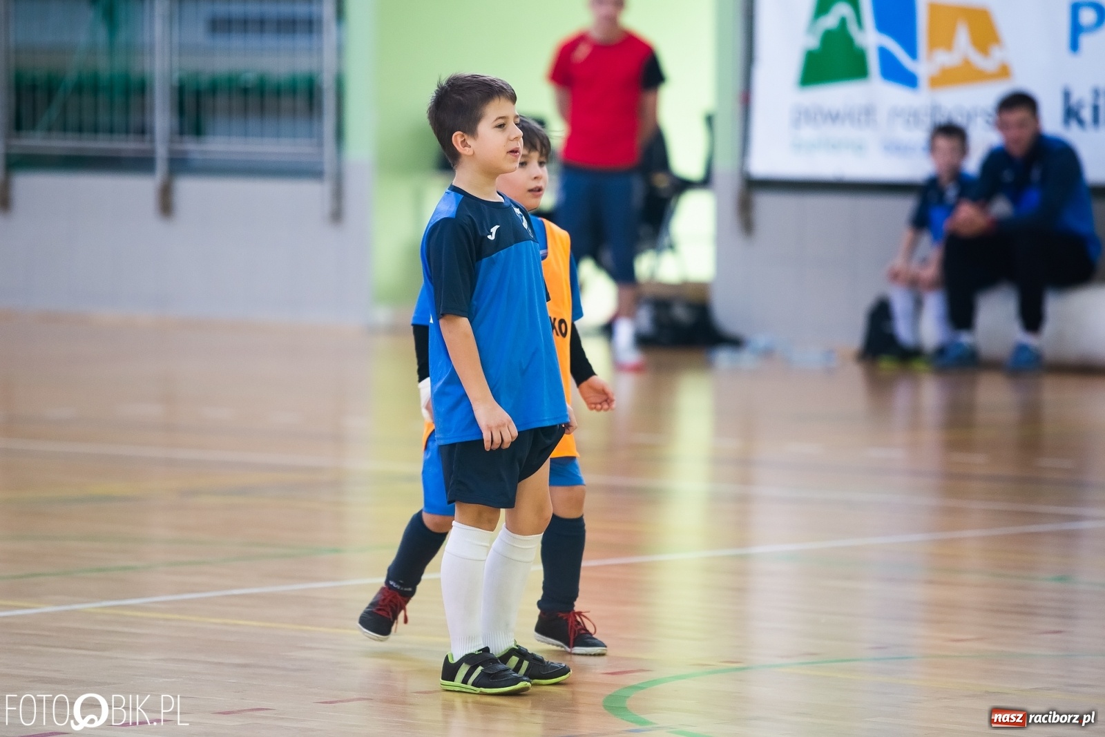 Zdjęcie w galerii na portalu naszraciborz.pl: Młodzi piłkarze walczą w Turnieju Mikołajkowym wiadomości z regionu