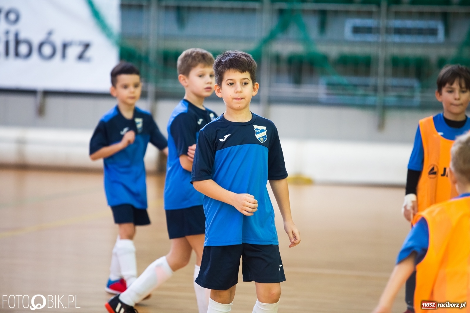 Zdjęcie w galerii na portalu naszraciborz.pl: Młodzi piłkarze walczą w Turnieju Mikołajkowym wiadomości z regionu