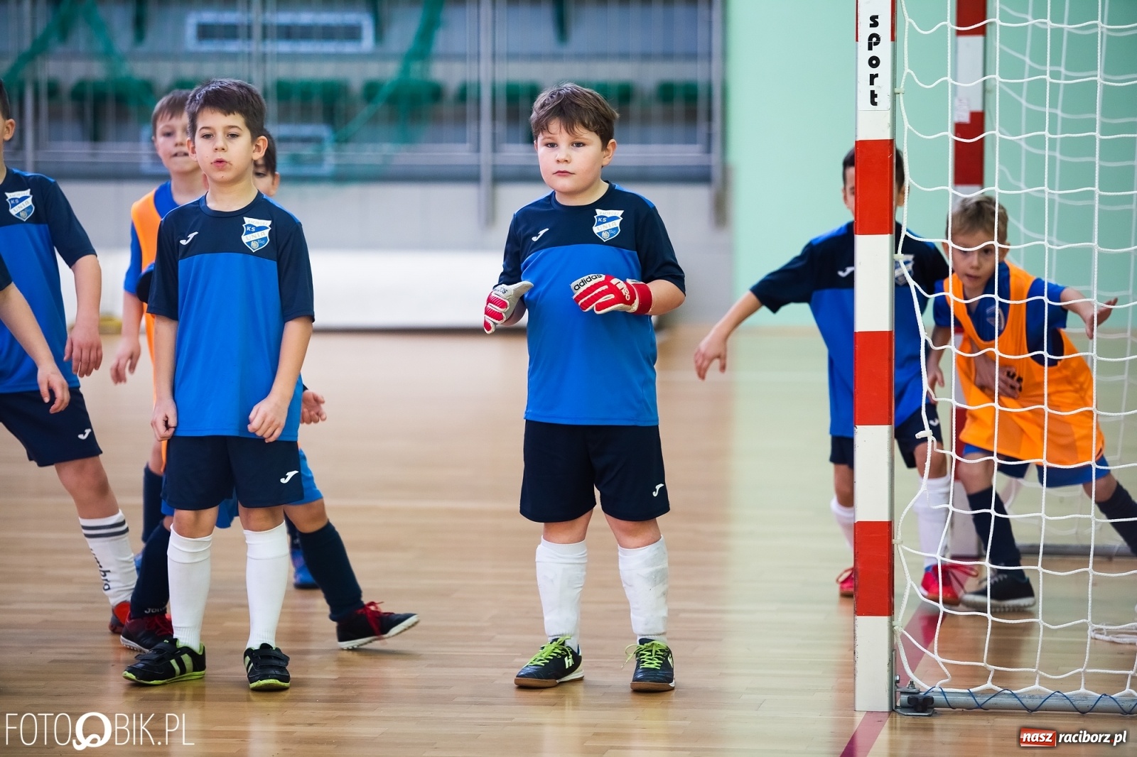 Zdjęcie w galerii na portalu naszraciborz.pl: Młodzi piłkarze walczą w Turnieju Mikołajkowym wiadomości z regionu