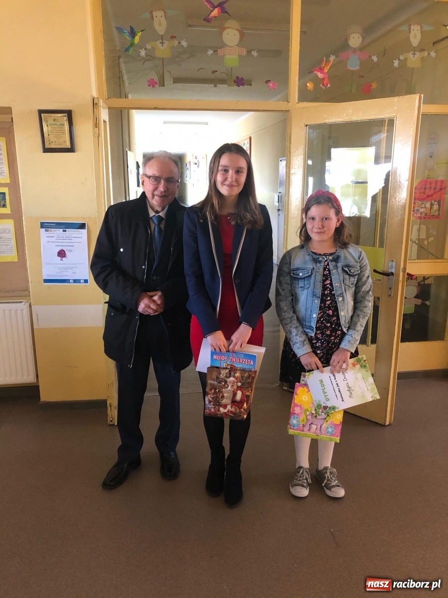 Zdjęcie w galerii na portalu naszraciborz.pl: Nagrody w konkursie Gwiazdka jak z bajki wręczone  wiadomości z regionu