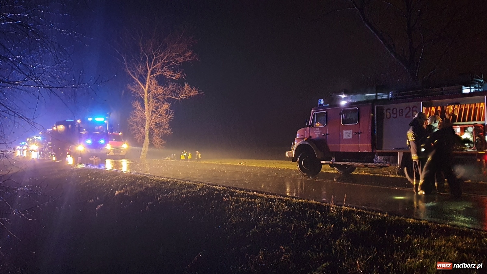 Zdjęcie w galerii na portalu naszraciborz.pl: Tragedia na DW 416. Raciborzanin uderzył w drzewo  wiadomości z regionu