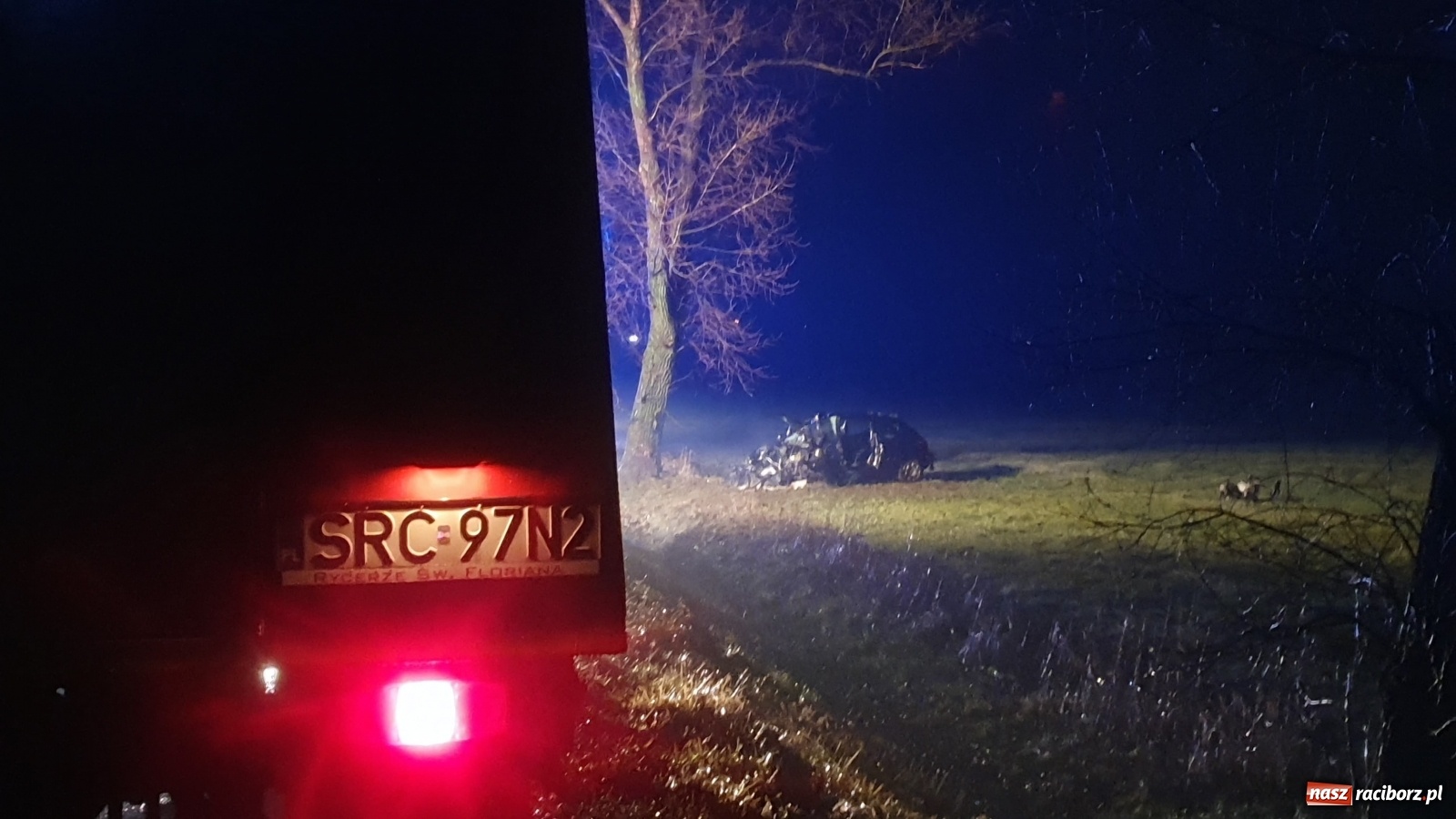 Zdjęcie w galerii na portalu naszraciborz.pl: Tragedia na DW 416. Raciborzanin uderzył w drzewo  wiadomości z regionu