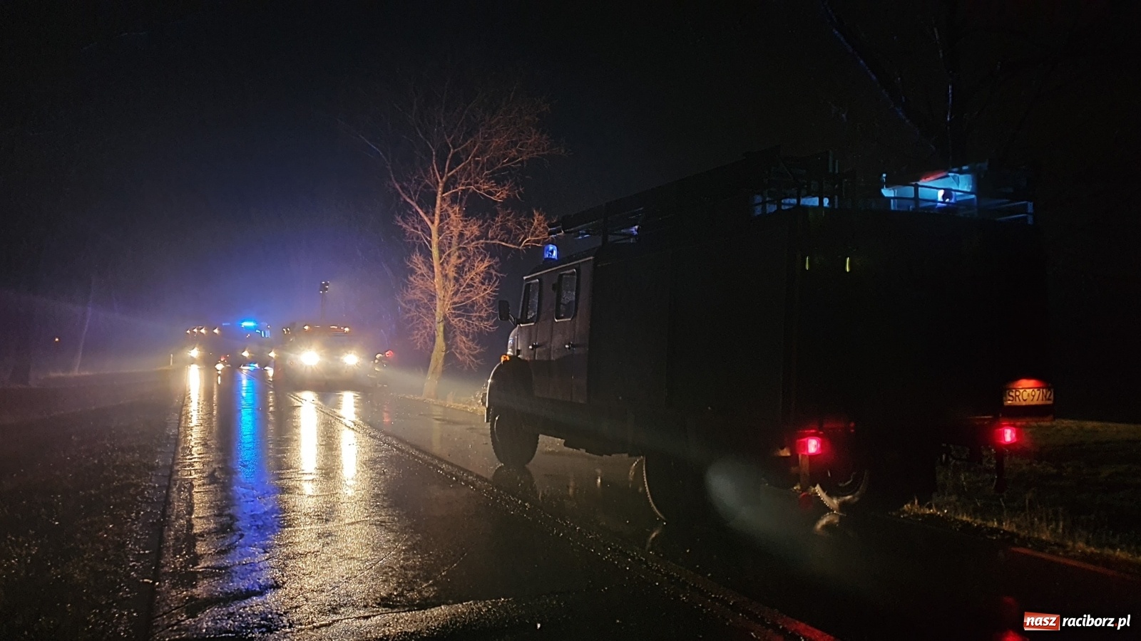 Zdjęcie w galerii na portalu naszraciborz.pl: Tragedia na DW 416. Raciborzanin uderzył w drzewo  wiadomości z regionu