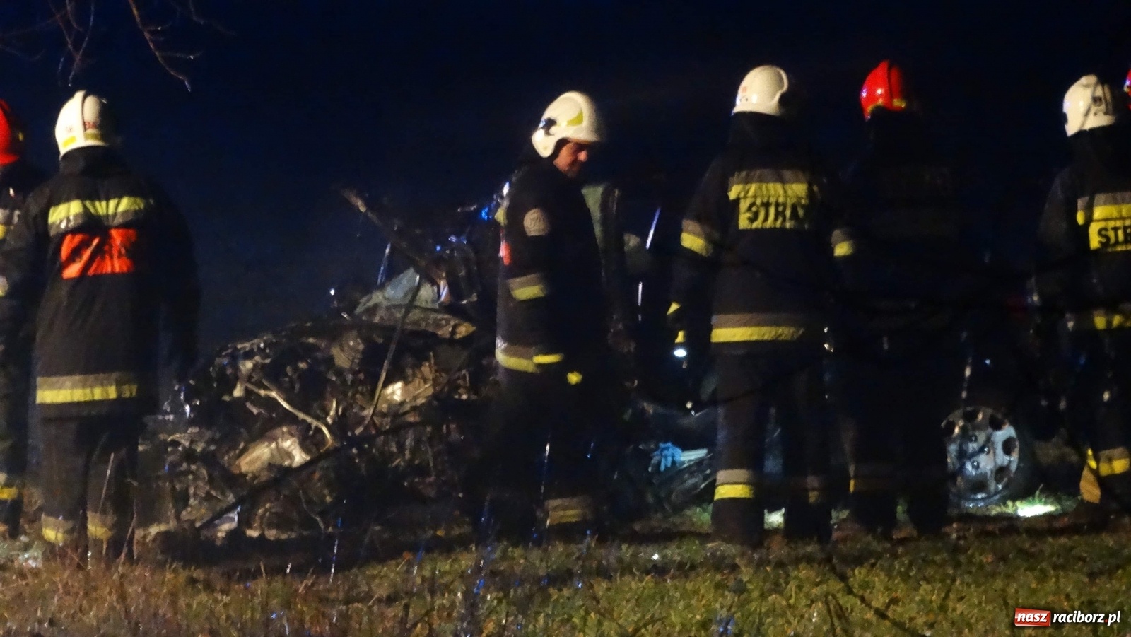 Zdjęcie w galerii na portalu naszraciborz.pl: Tragedia na DW 416. Raciborzanin uderzył w drzewo  wiadomości z regionu