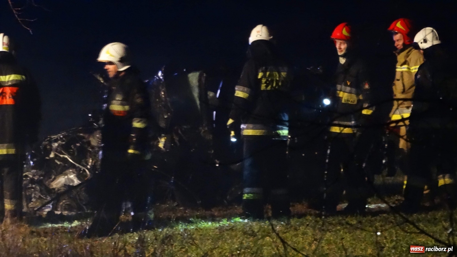 Zdjęcie w galerii na portalu naszraciborz.pl: Tragedia na DW 416. Raciborzanin uderzył w drzewo  wiadomości z regionu