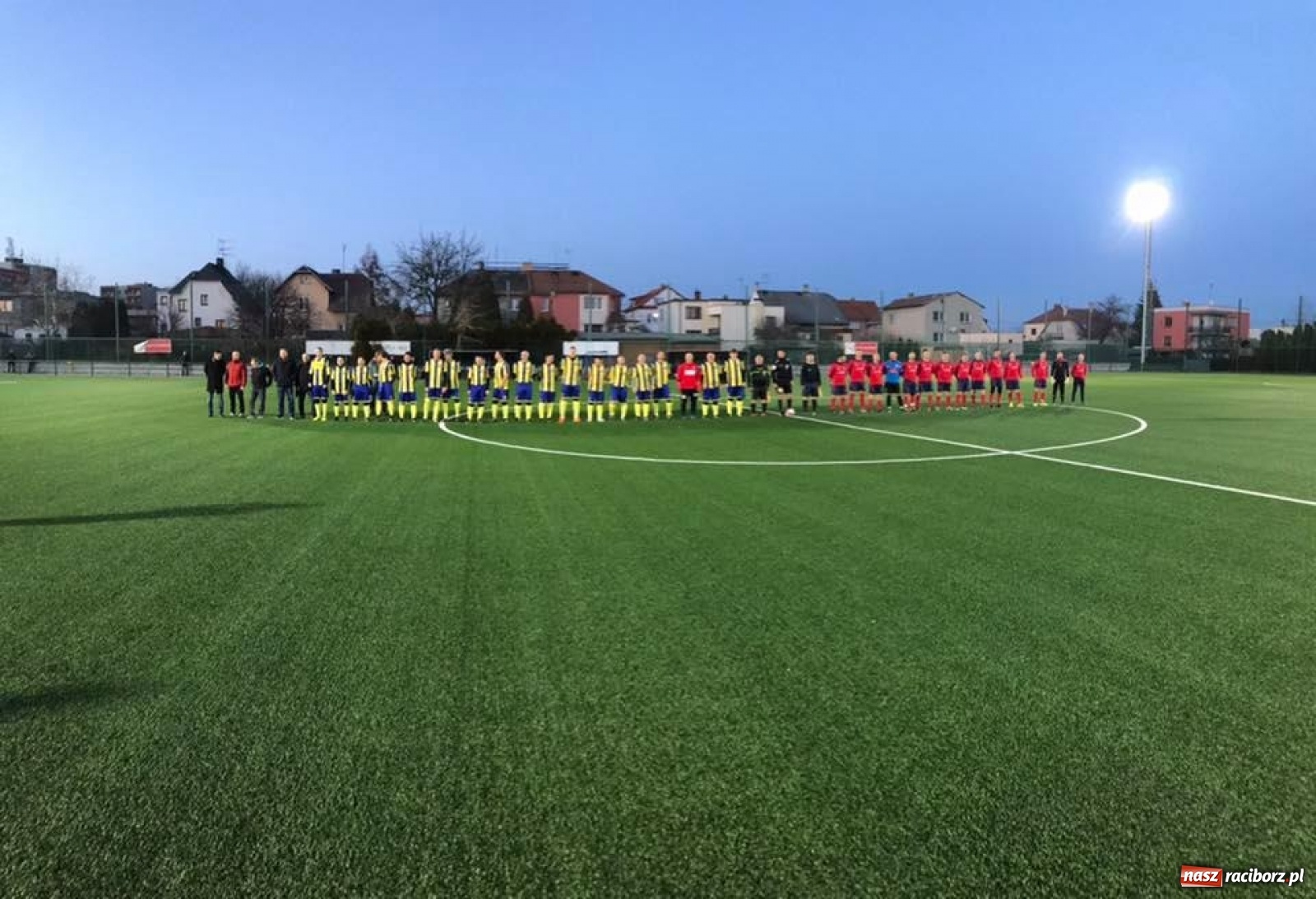 Zdjęcie w galerii na portalu naszraciborz.pl: Oldboje Unii Racibórz wspólnie wybiegli po zwycięstwo  wiadomości z regionu
