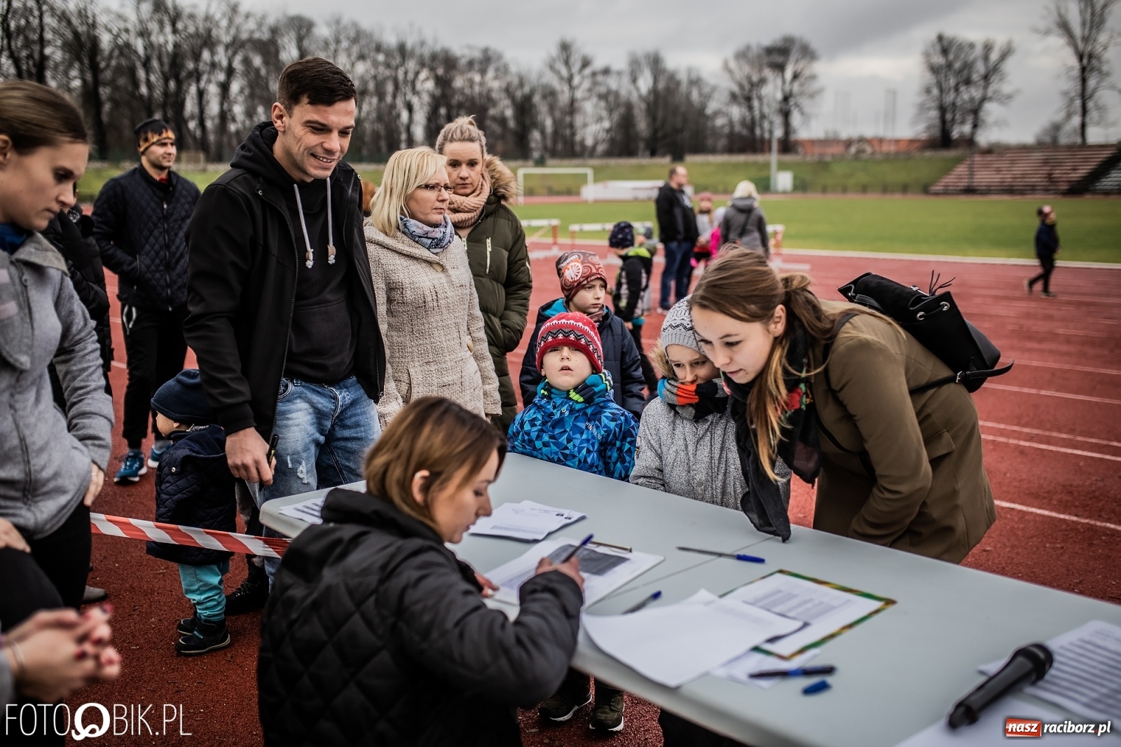 Zdjęcie w galerii na portalu naszraciborz.pl: Bieg przeszkodowy OCR dla dzieci na stadionie miejskim w Raciborzu wiadomości z regionu