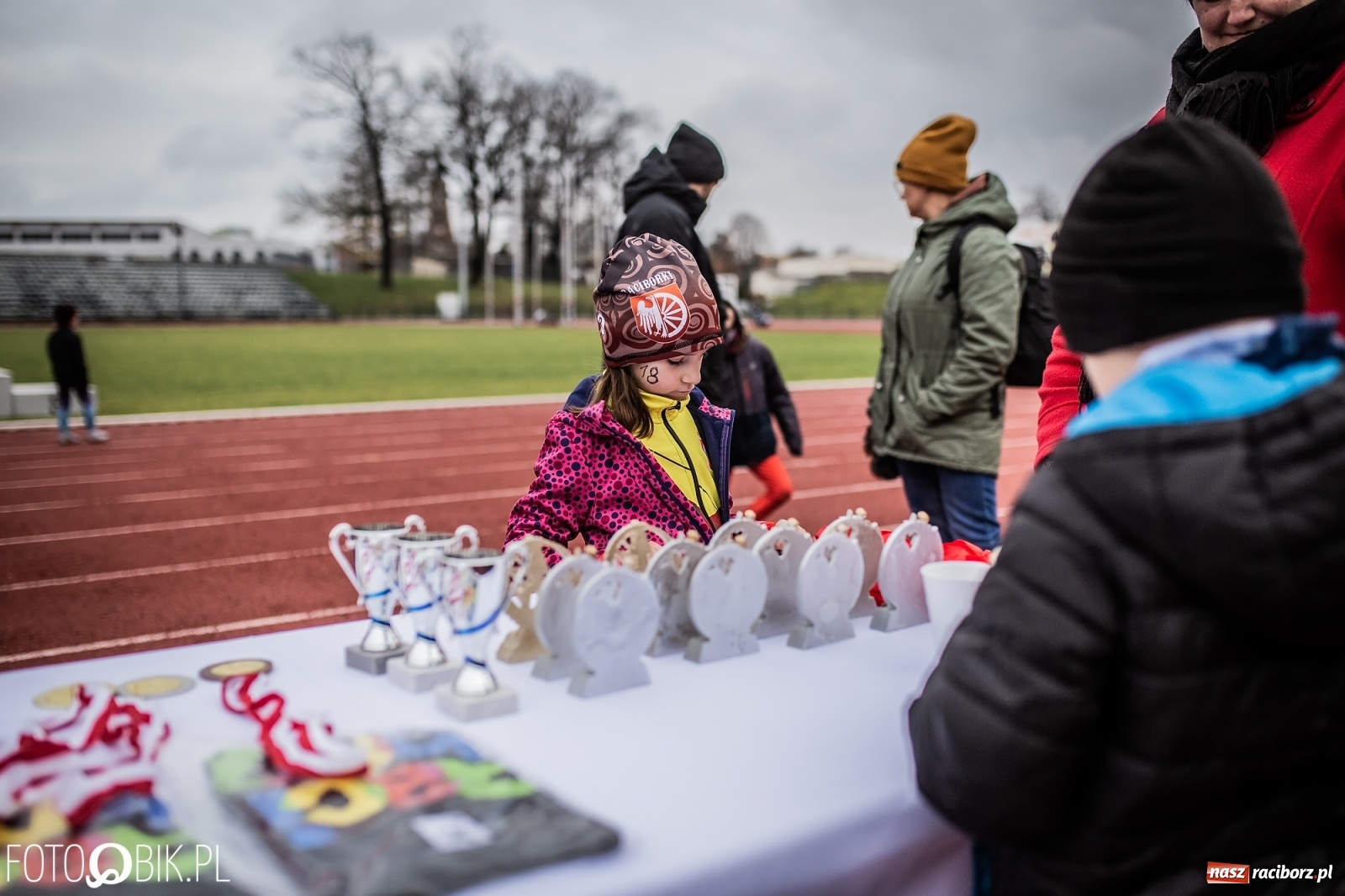 Zdjęcie w galerii na portalu naszraciborz.pl: Bieg przeszkodowy OCR dla dzieci na stadionie miejskim w Raciborzu wiadomości z regionu