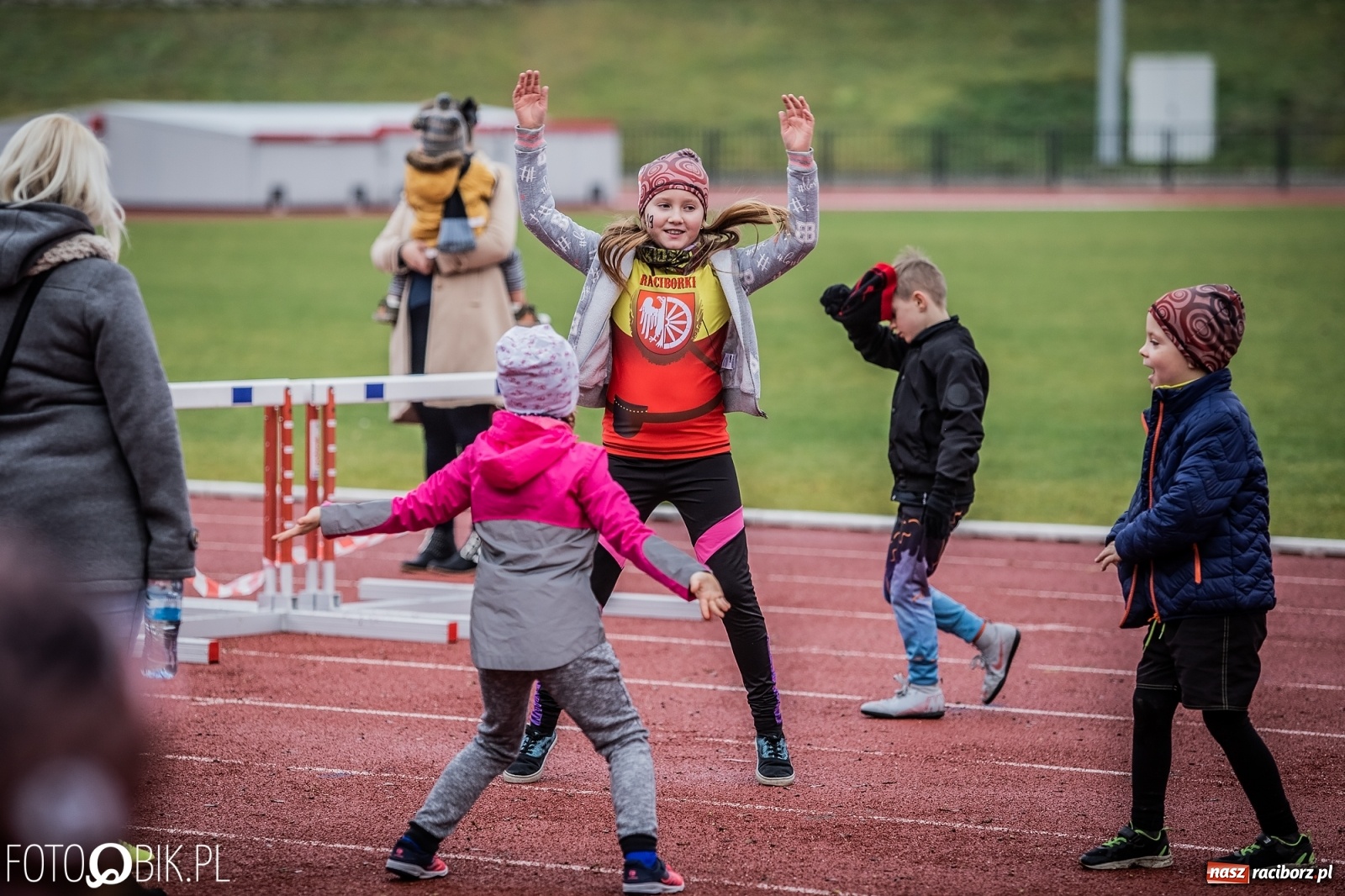 Zdjęcie w galerii na portalu naszraciborz.pl: Bieg przeszkodowy OCR dla dzieci na stadionie miejskim w Raciborzu wiadomości z regionu