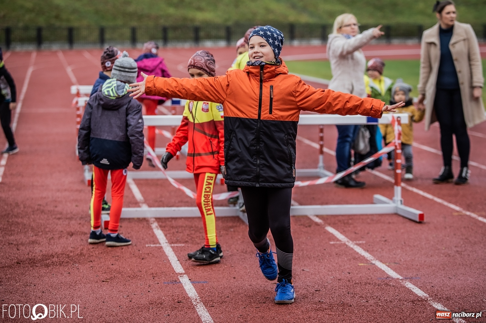 Zdjęcie w galerii na portalu naszraciborz.pl: Bieg przeszkodowy OCR dla dzieci na stadionie miejskim w Raciborzu wiadomości z regionu