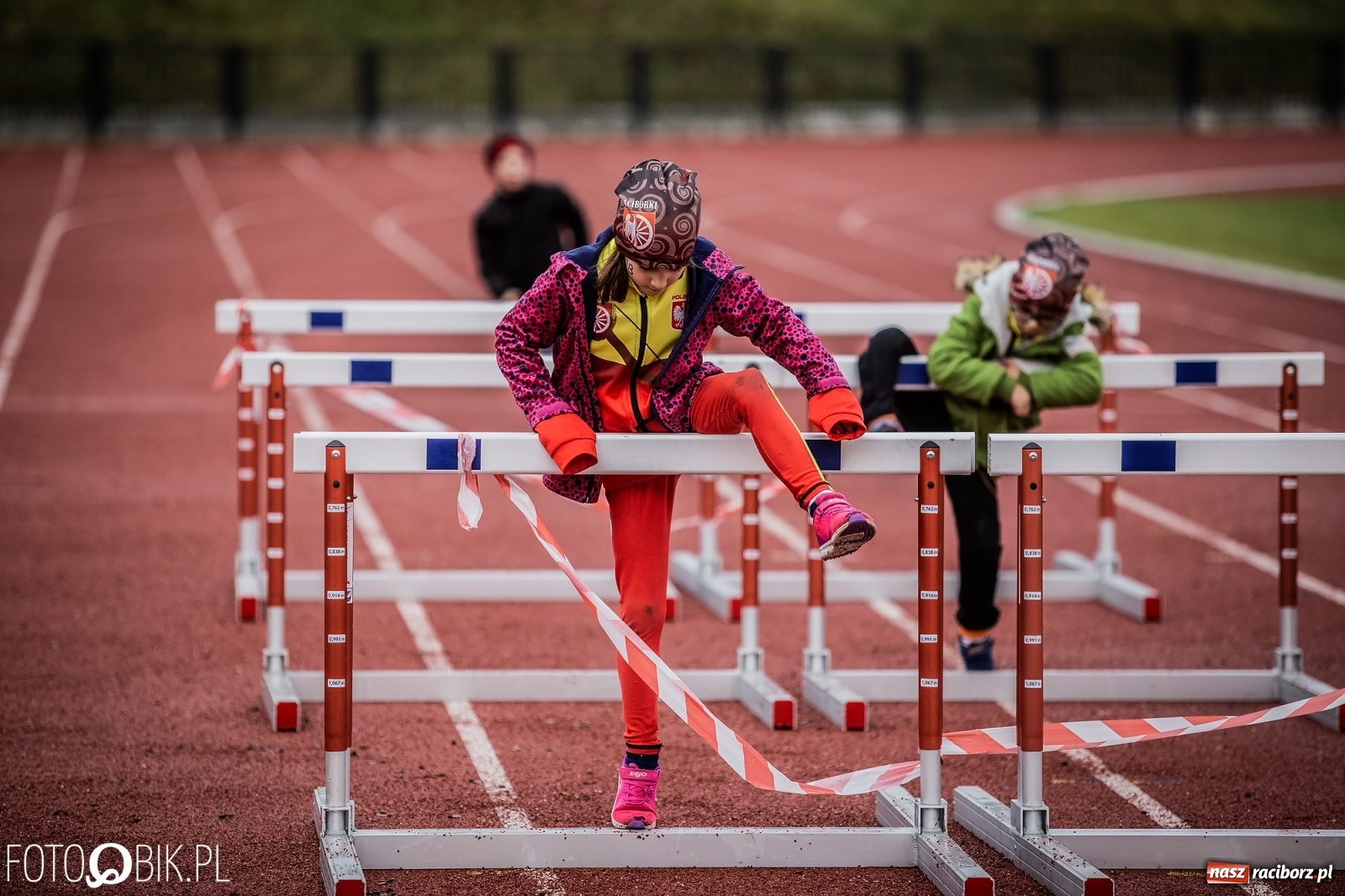 Zdjęcie w galerii na portalu naszraciborz.pl: Bieg przeszkodowy OCR dla dzieci na stadionie miejskim w Raciborzu wiadomości z regionu