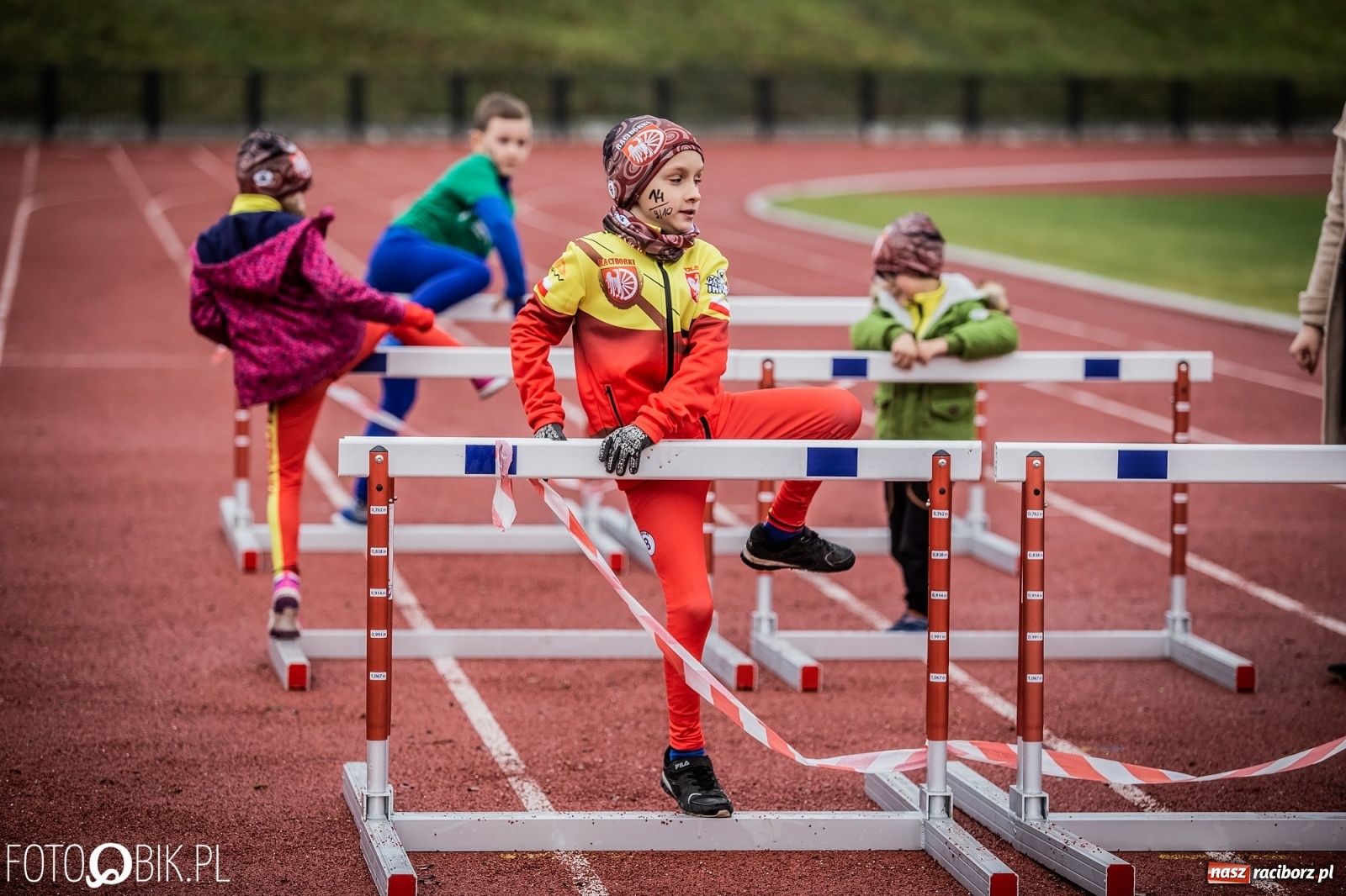Zdjęcie w galerii na portalu naszraciborz.pl: Bieg przeszkodowy OCR dla dzieci na stadionie miejskim w Raciborzu wiadomości z regionu
