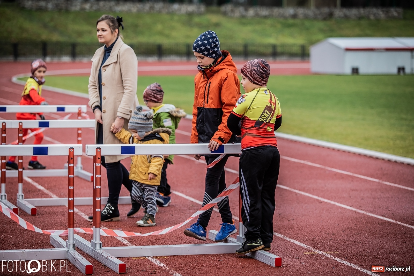 Zdjęcie w galerii na portalu naszraciborz.pl: Bieg przeszkodowy OCR dla dzieci na stadionie miejskim w Raciborzu wiadomości z regionu
