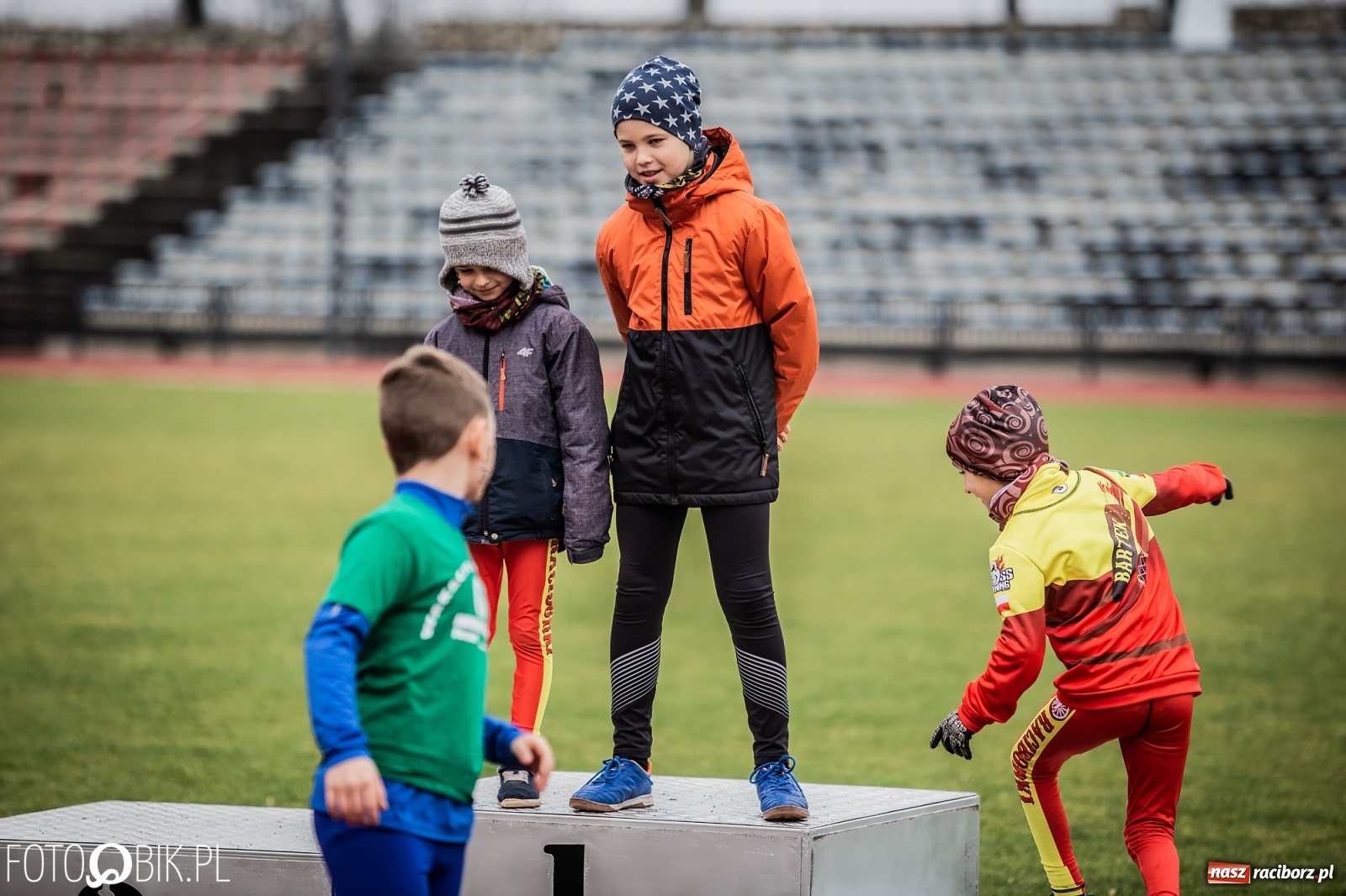 Zdjęcie w galerii na portalu naszraciborz.pl: Bieg przeszkodowy OCR dla dzieci na stadionie miejskim w Raciborzu wiadomości z regionu