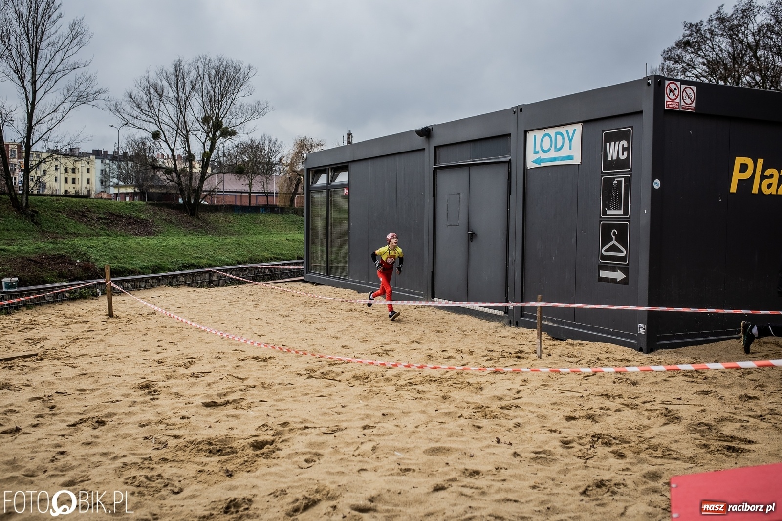 Zdjęcie w galerii na portalu naszraciborz.pl: Bieg przeszkodowy OCR dla dzieci na stadionie miejskim w Raciborzu wiadomości z regionu