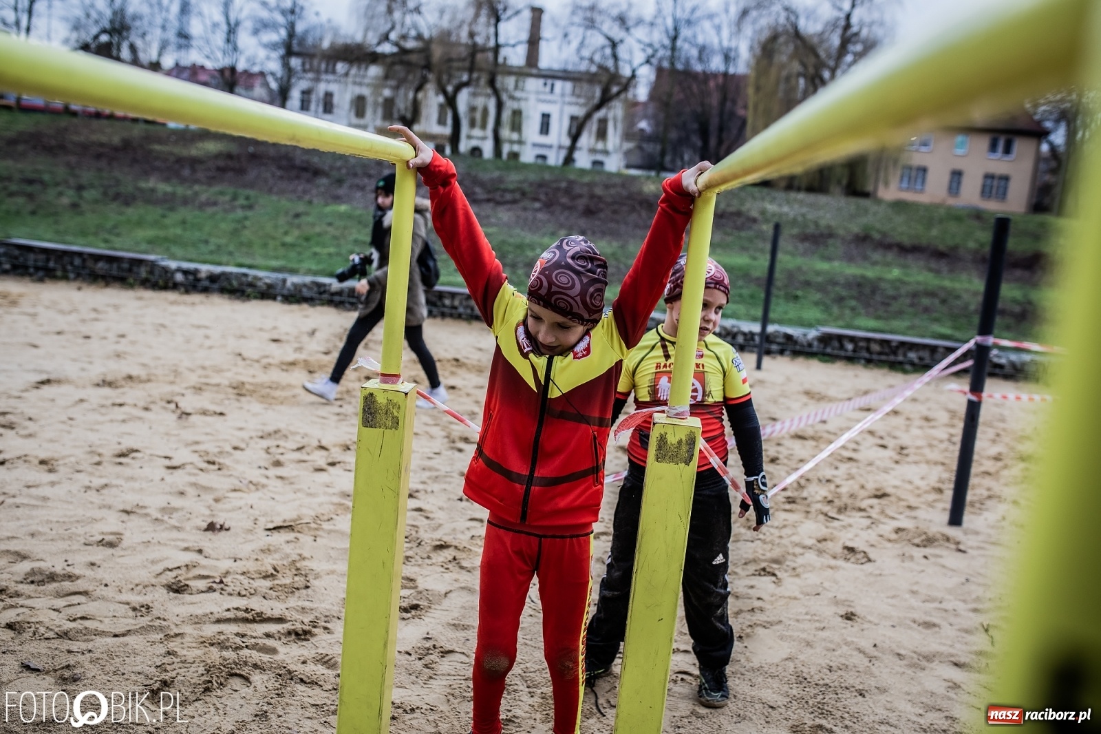 Zdjęcie w galerii na portalu naszraciborz.pl: Bieg przeszkodowy OCR dla dzieci na stadionie miejskim w Raciborzu wiadomości z regionu