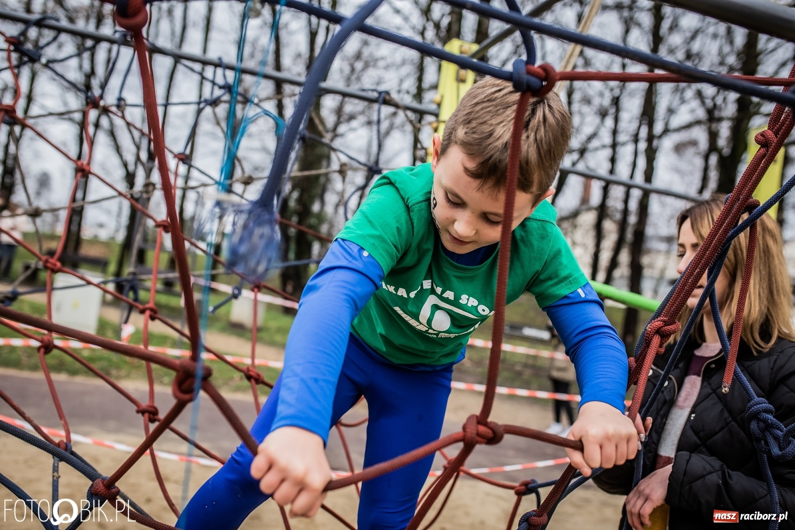 Zdjęcie w galerii na portalu naszraciborz.pl: Bieg przeszkodowy OCR dla dzieci na stadionie miejskim w Raciborzu wiadomości z regionu