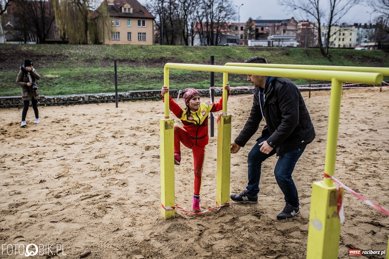 Zdjęcie w galerii na portalu naszraciborz.pl: Bieg przeszkodowy OCR dla dzieci na stadionie miejskim w Raciborzu wiadomości z regionu