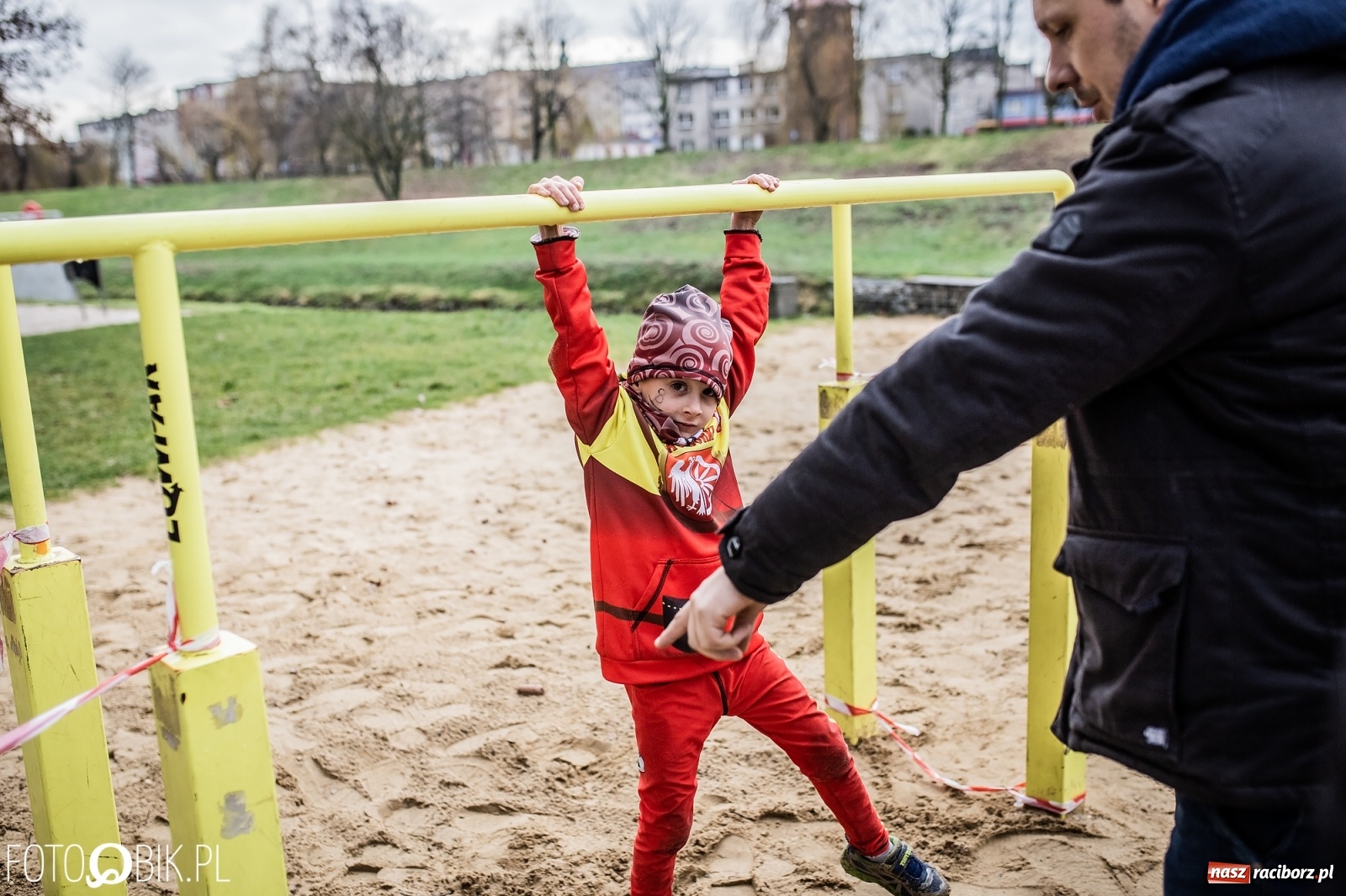 Zdjęcie w galerii na portalu naszraciborz.pl: Bieg przeszkodowy OCR dla dzieci na stadionie miejskim w Raciborzu wiadomości z regionu