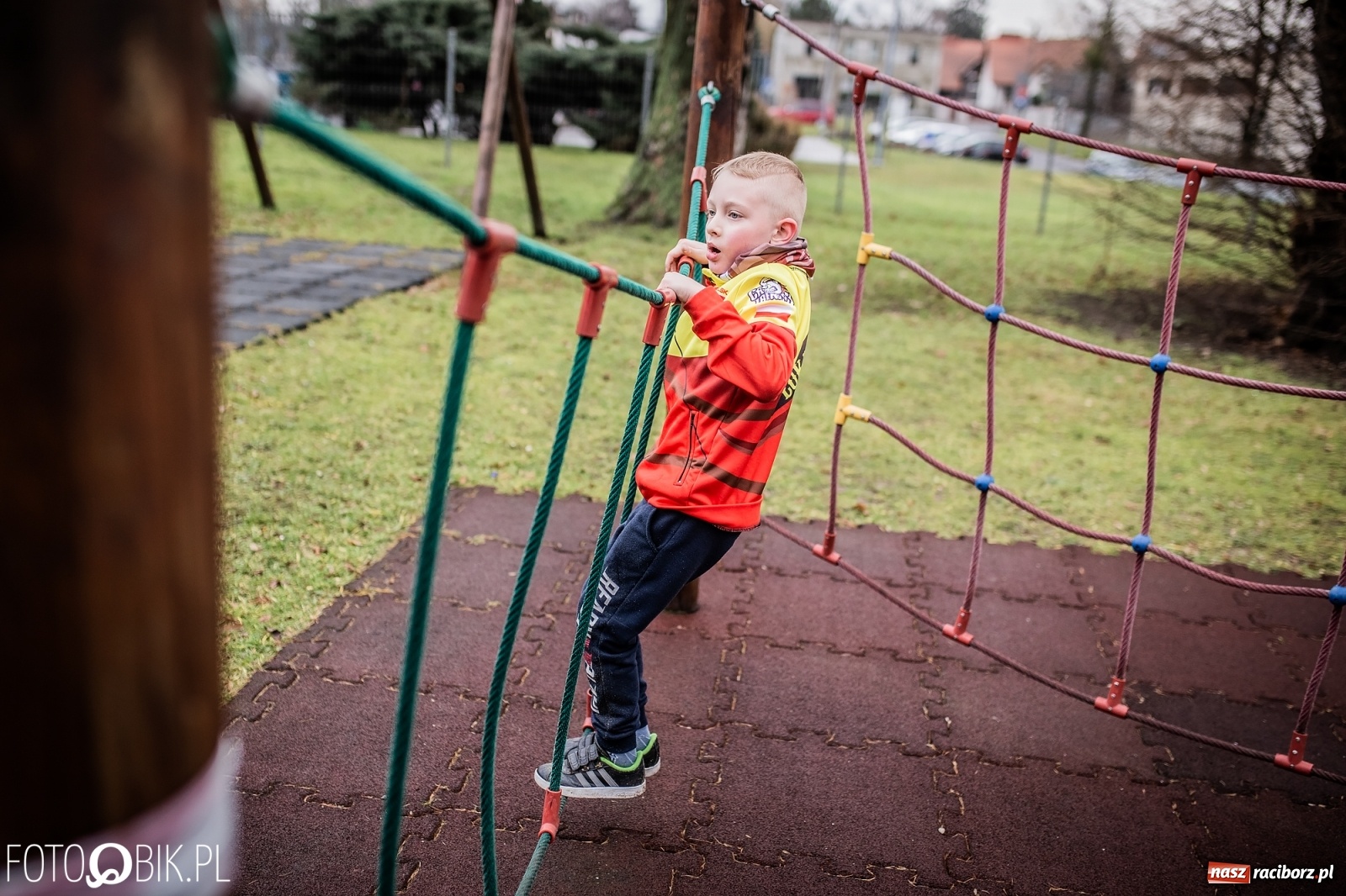 Zdjęcie w galerii na portalu naszraciborz.pl: Bieg przeszkodowy OCR dla dzieci na stadionie miejskim w Raciborzu wiadomości z regionu