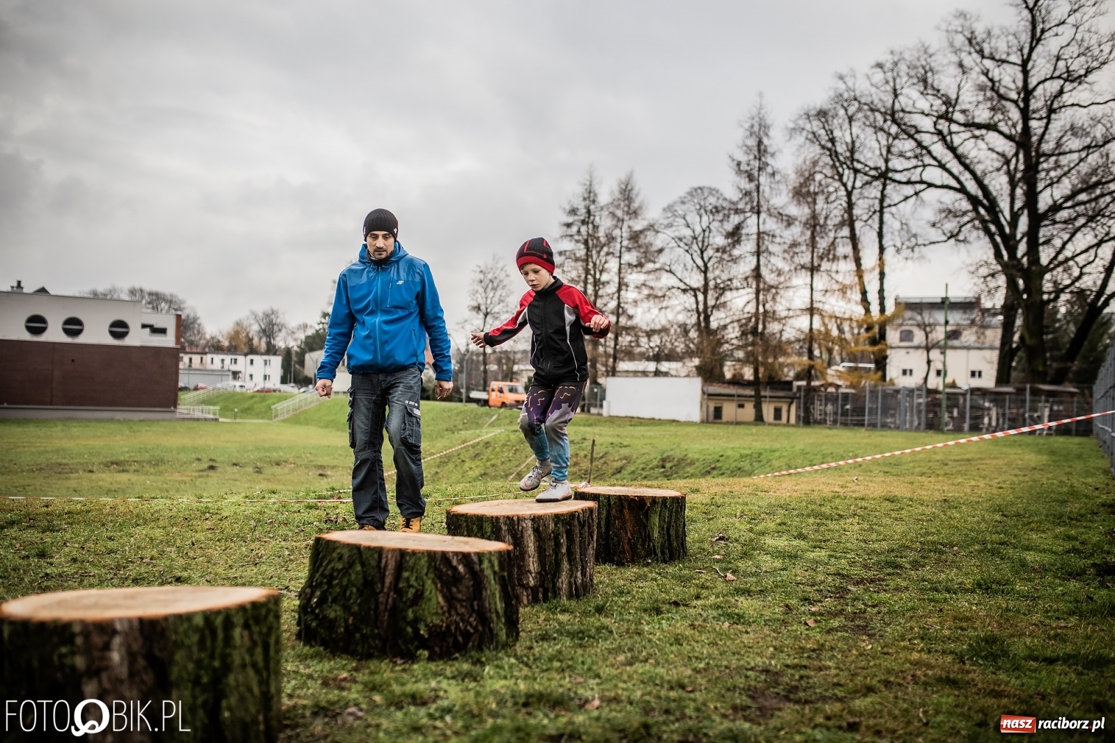 Zdjęcie w galerii na portalu naszraciborz.pl: Bieg przeszkodowy OCR dla dzieci na stadionie miejskim w Raciborzu wiadomości z regionu