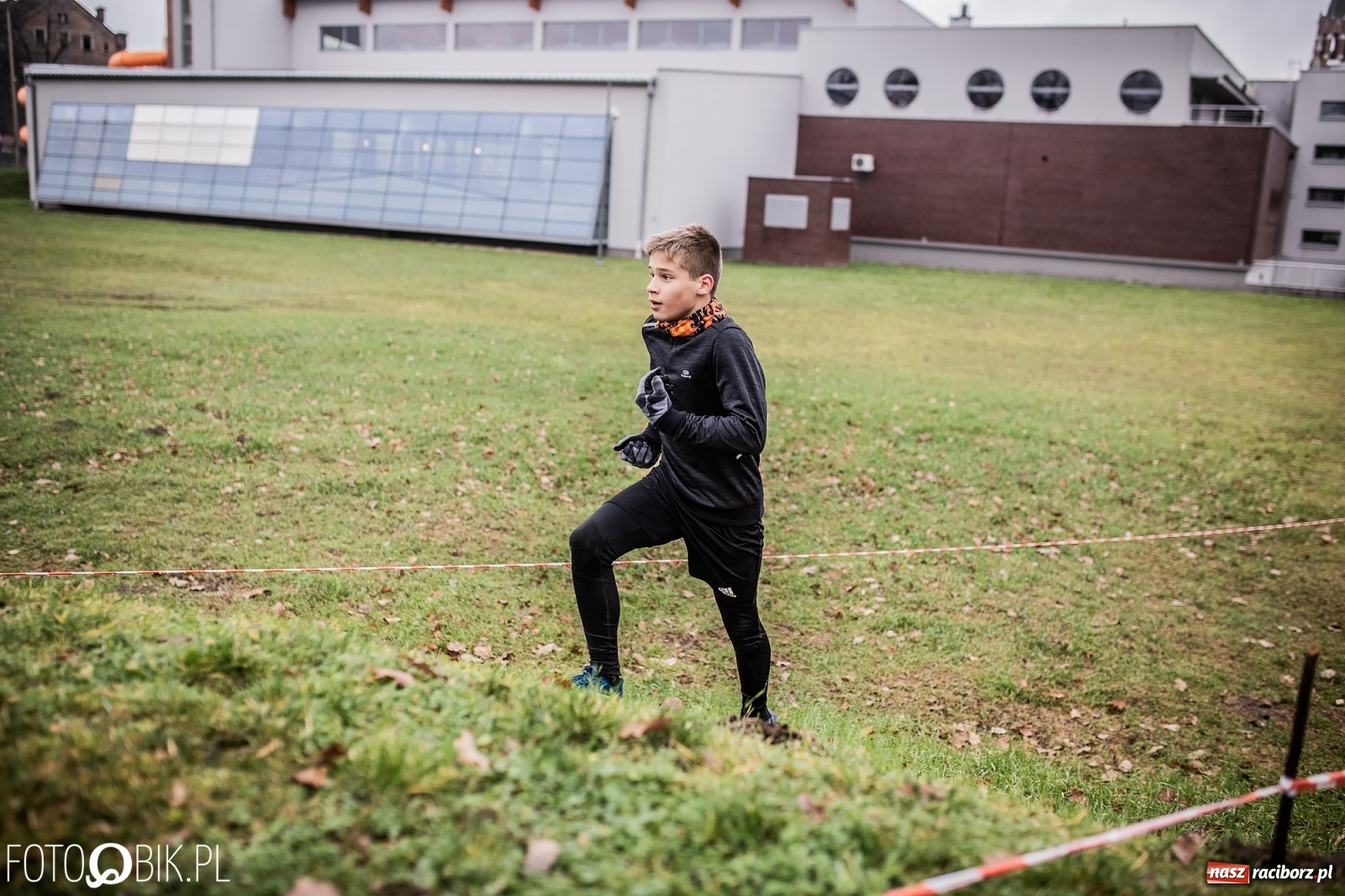 Zdjęcie w galerii na portalu naszraciborz.pl: Bieg przeszkodowy OCR dla dzieci na stadionie miejskim w Raciborzu wiadomości z regionu