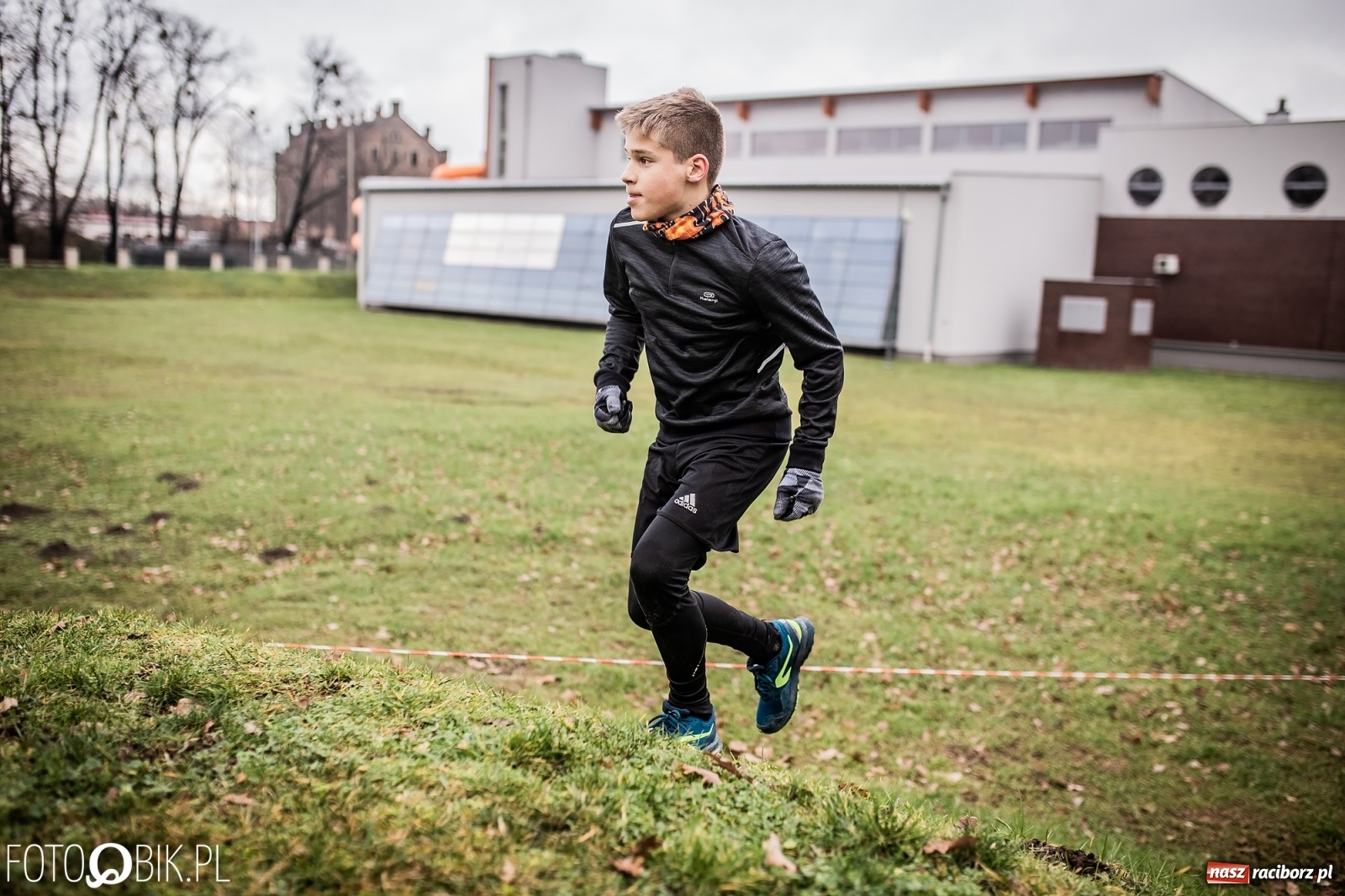 Zdjęcie w galerii na portalu naszraciborz.pl: Bieg przeszkodowy OCR dla dzieci na stadionie miejskim w Raciborzu wiadomości z regionu