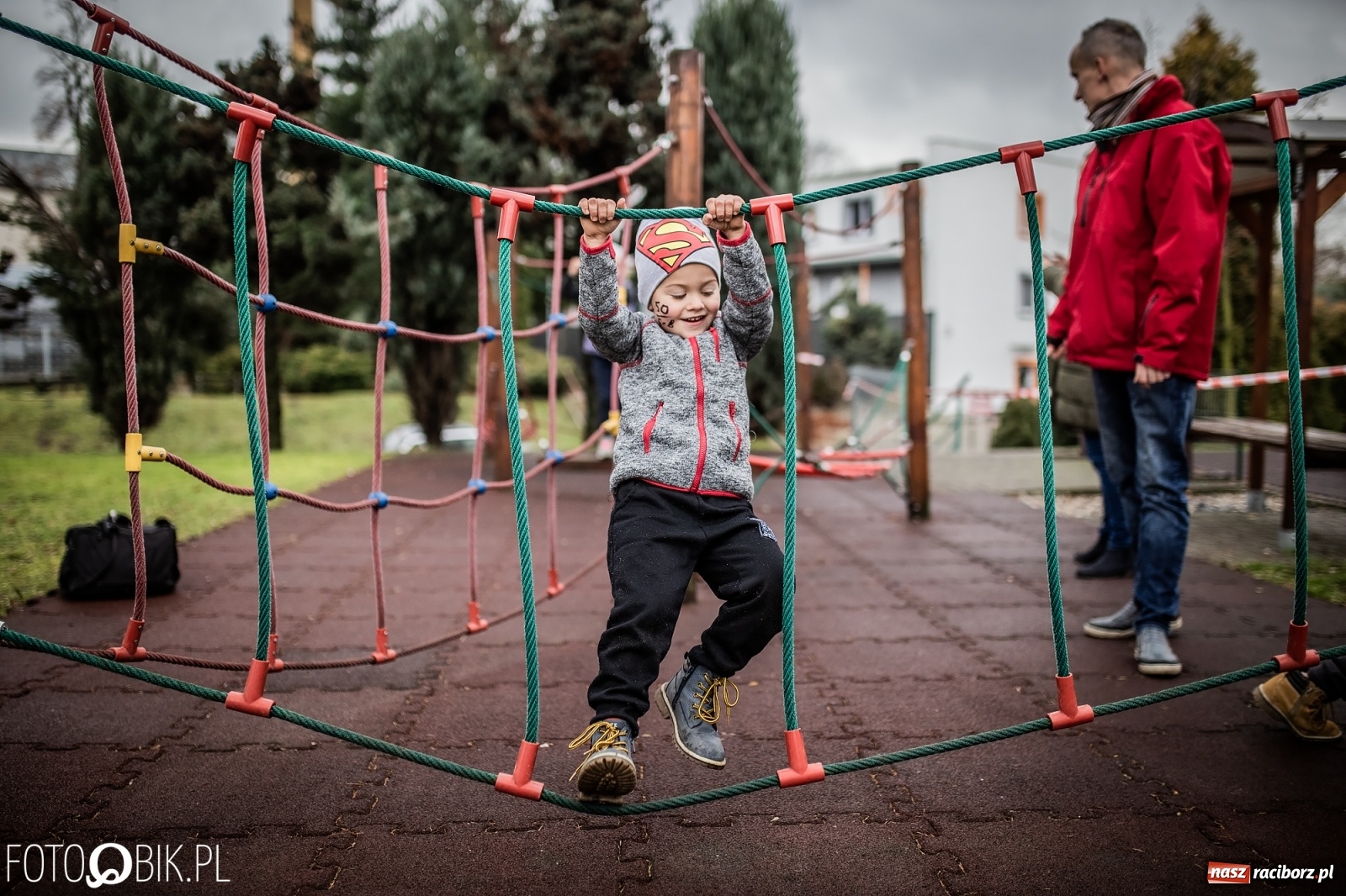 Zdjęcie w galerii na portalu naszraciborz.pl: Bieg przeszkodowy OCR dla dzieci na stadionie miejskim w Raciborzu wiadomości z regionu