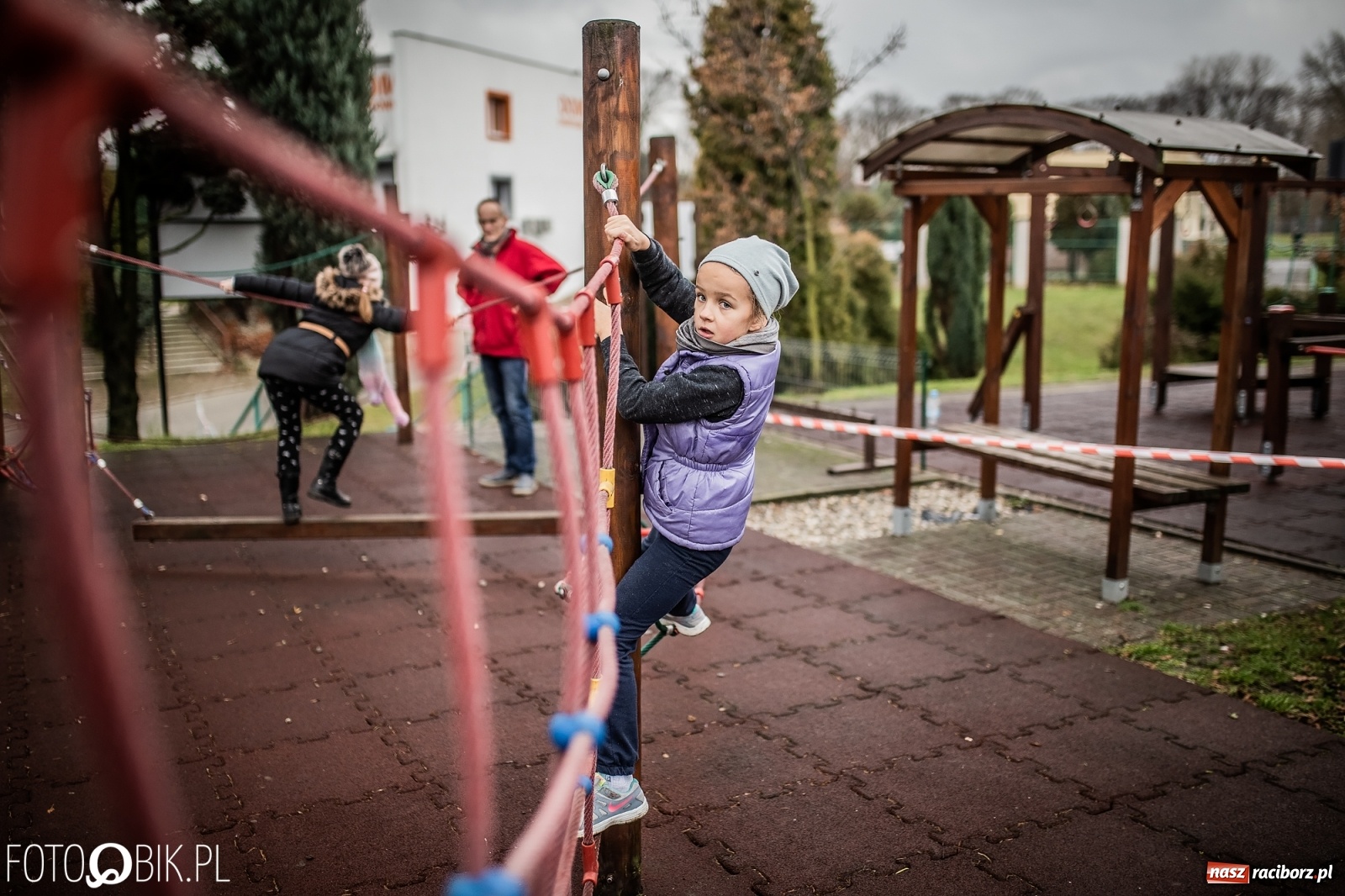 Zdjęcie w galerii na portalu naszraciborz.pl: Bieg przeszkodowy OCR dla dzieci na stadionie miejskim w Raciborzu wiadomości z regionu