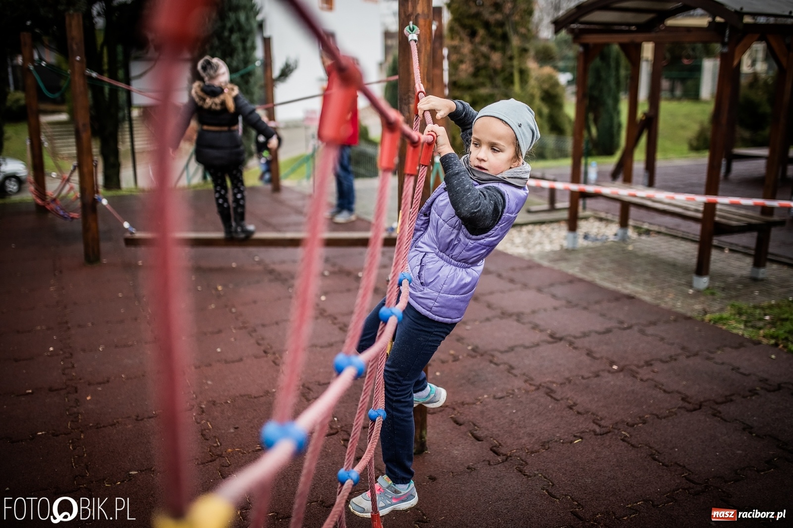 Zdjęcie w galerii na portalu naszraciborz.pl: Bieg przeszkodowy OCR dla dzieci na stadionie miejskim w Raciborzu wiadomości z regionu
