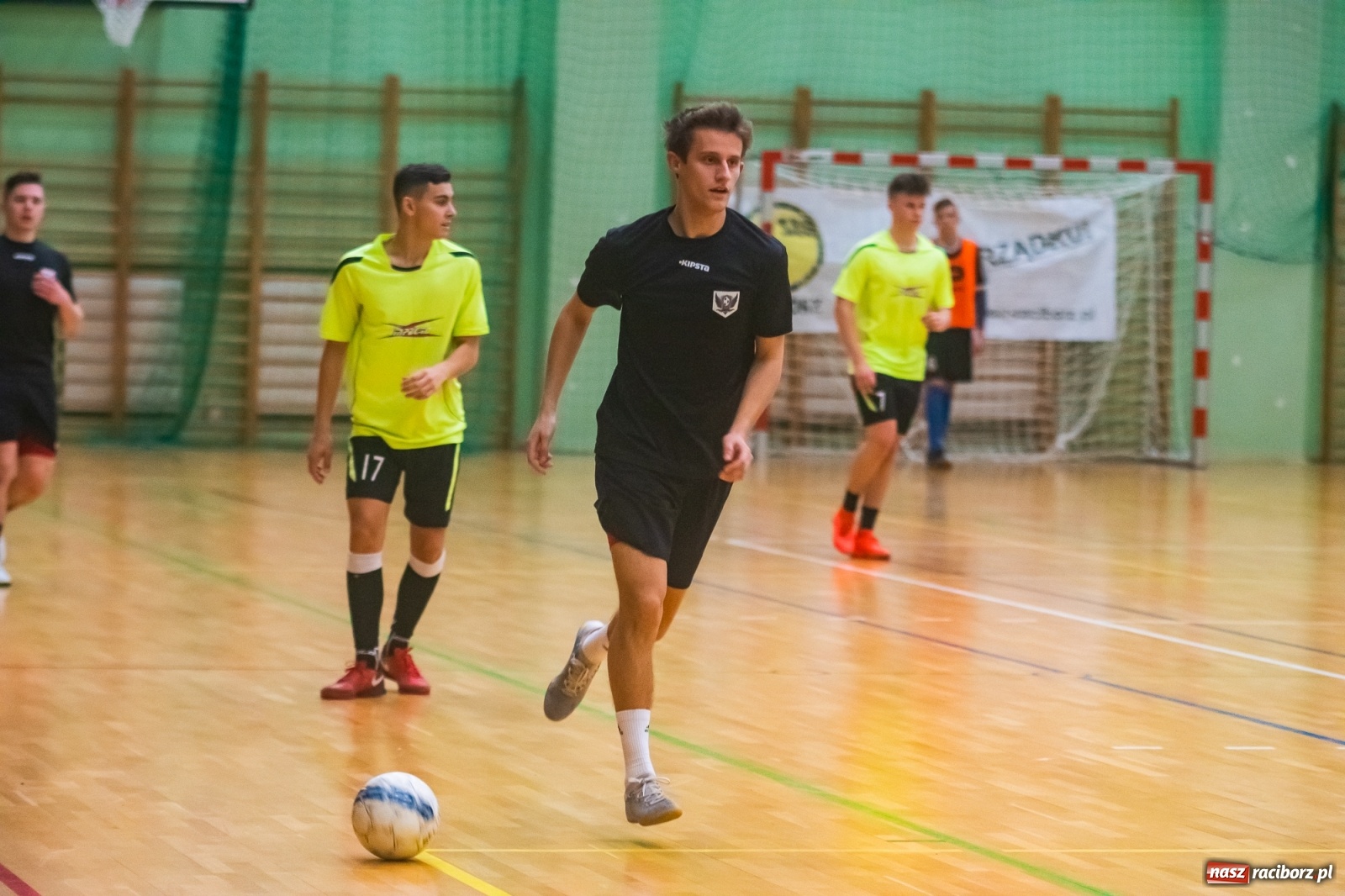 Zdjęcie w galerii na portalu naszraciborz.pl: Futsalowy maraton pełen emocji w Arenie Rafako [FOTO i WIDEO] wiadomości z regionu