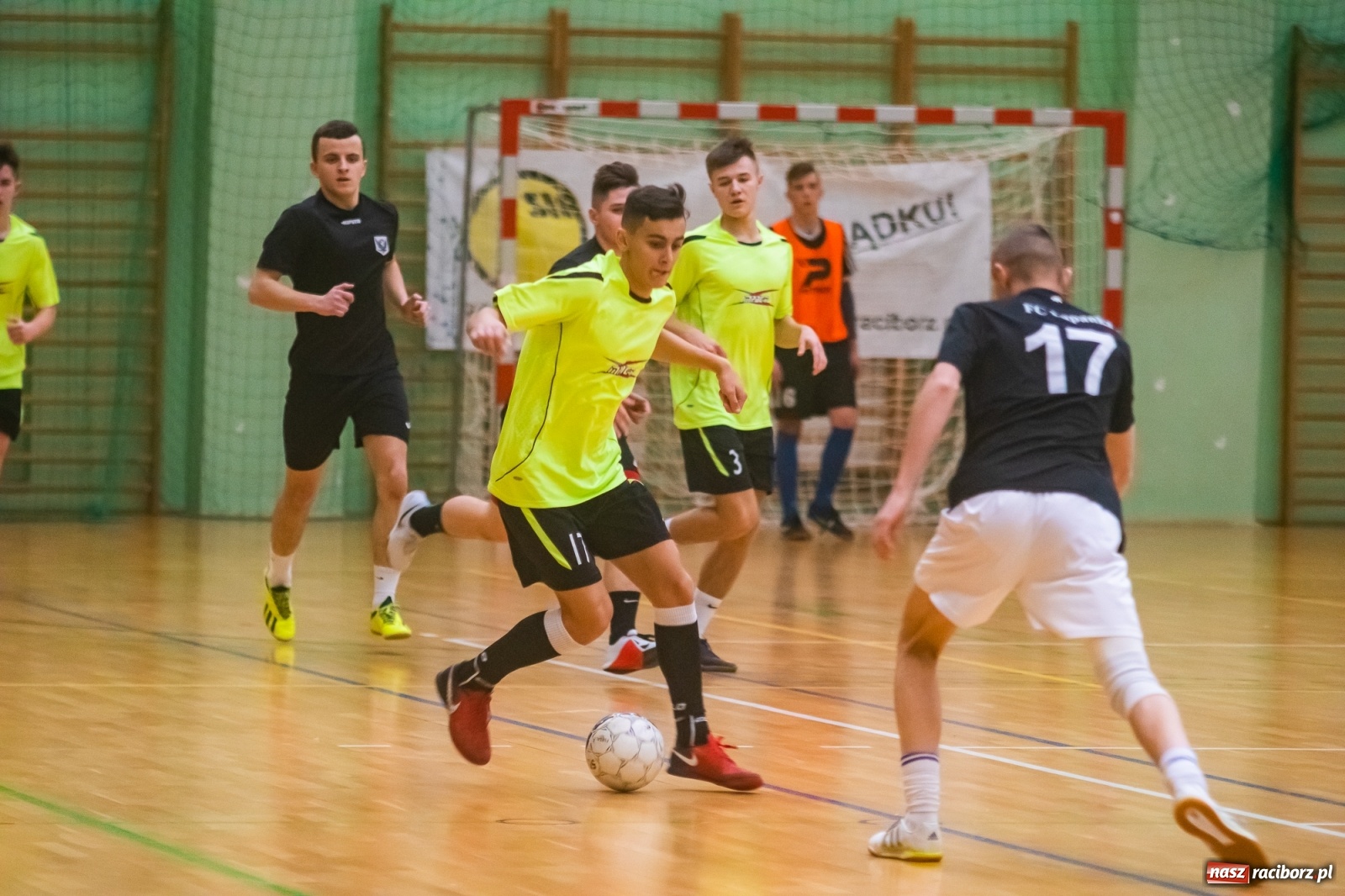 Zdjęcie w galerii na portalu naszraciborz.pl: Futsalowy maraton pełen emocji w Arenie Rafako [FOTO i WIDEO] wiadomości z regionu
