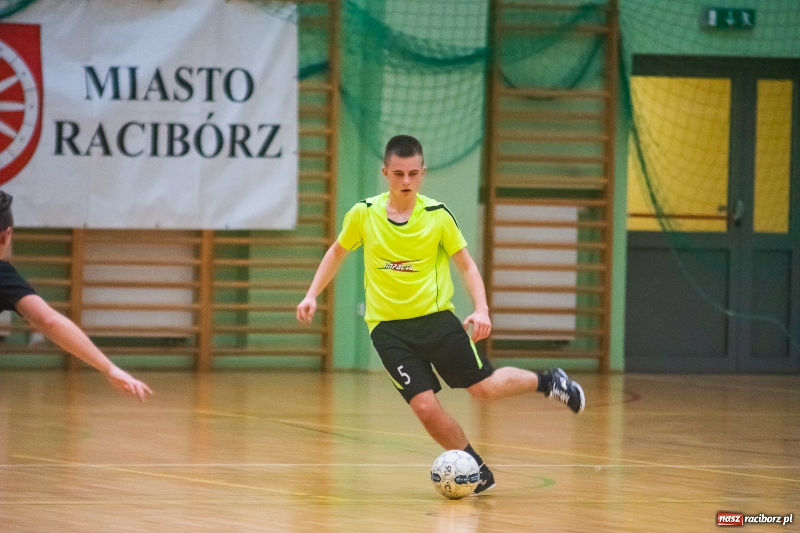 Zdjęcie w galerii na portalu naszraciborz.pl: Futsalowy maraton pełen emocji w Arenie Rafako [FOTO i WIDEO] wiadomości z regionu
