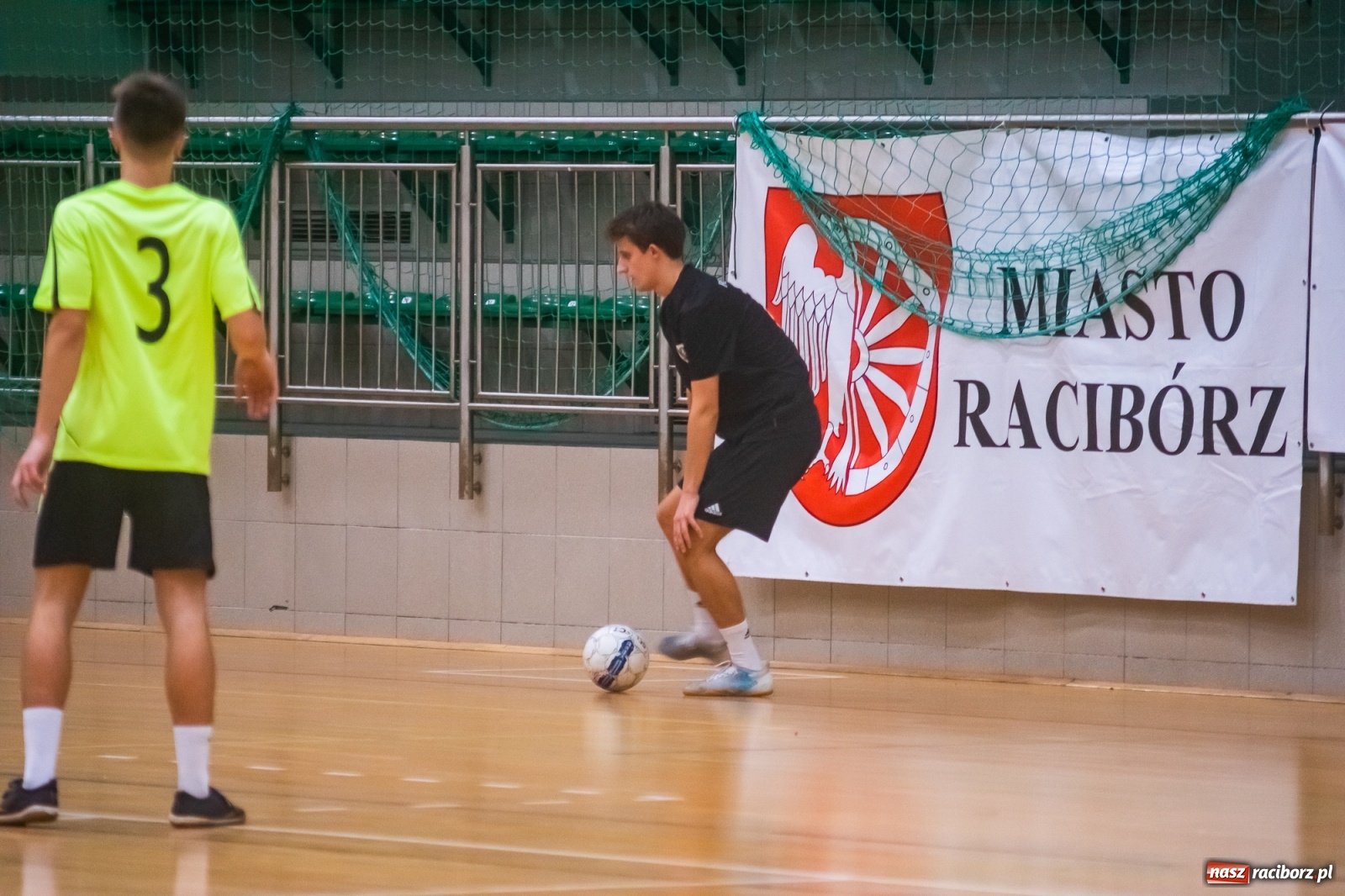 Zdjęcie w galerii na portalu naszraciborz.pl: Futsalowy maraton pełen emocji w Arenie Rafako [FOTO i WIDEO] wiadomości z regionu