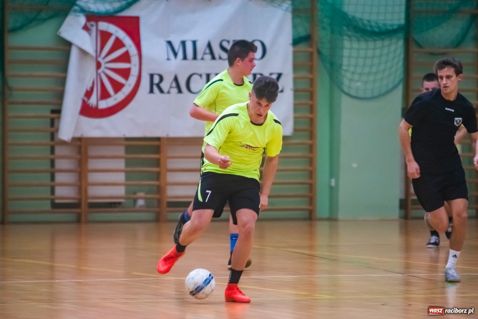 Zdjęcie w galerii na portalu naszraciborz.pl: Futsalowy maraton pełen emocji w Arenie Rafako [FOTO i WIDEO] wiadomości z regionu