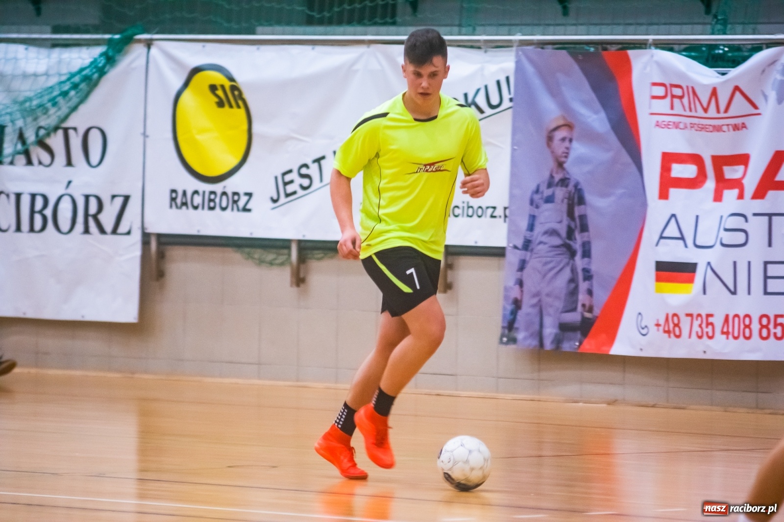 Zdjęcie w galerii na portalu naszraciborz.pl: Futsalowy maraton pełen emocji w Arenie Rafako [FOTO i WIDEO] wiadomości z regionu