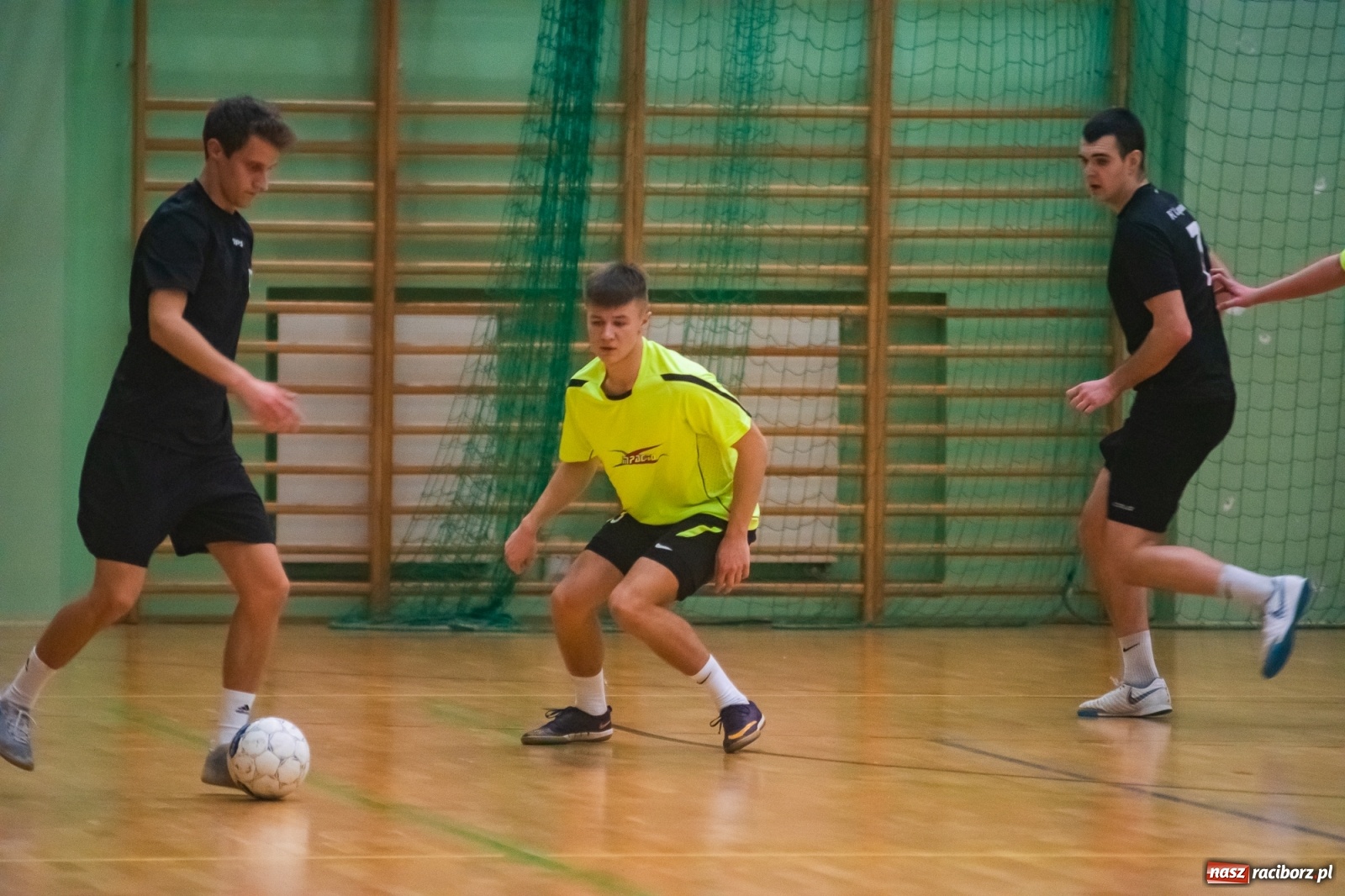 Zdjęcie w galerii na portalu naszraciborz.pl: Futsalowy maraton pełen emocji w Arenie Rafako [FOTO i WIDEO] wiadomości z regionu