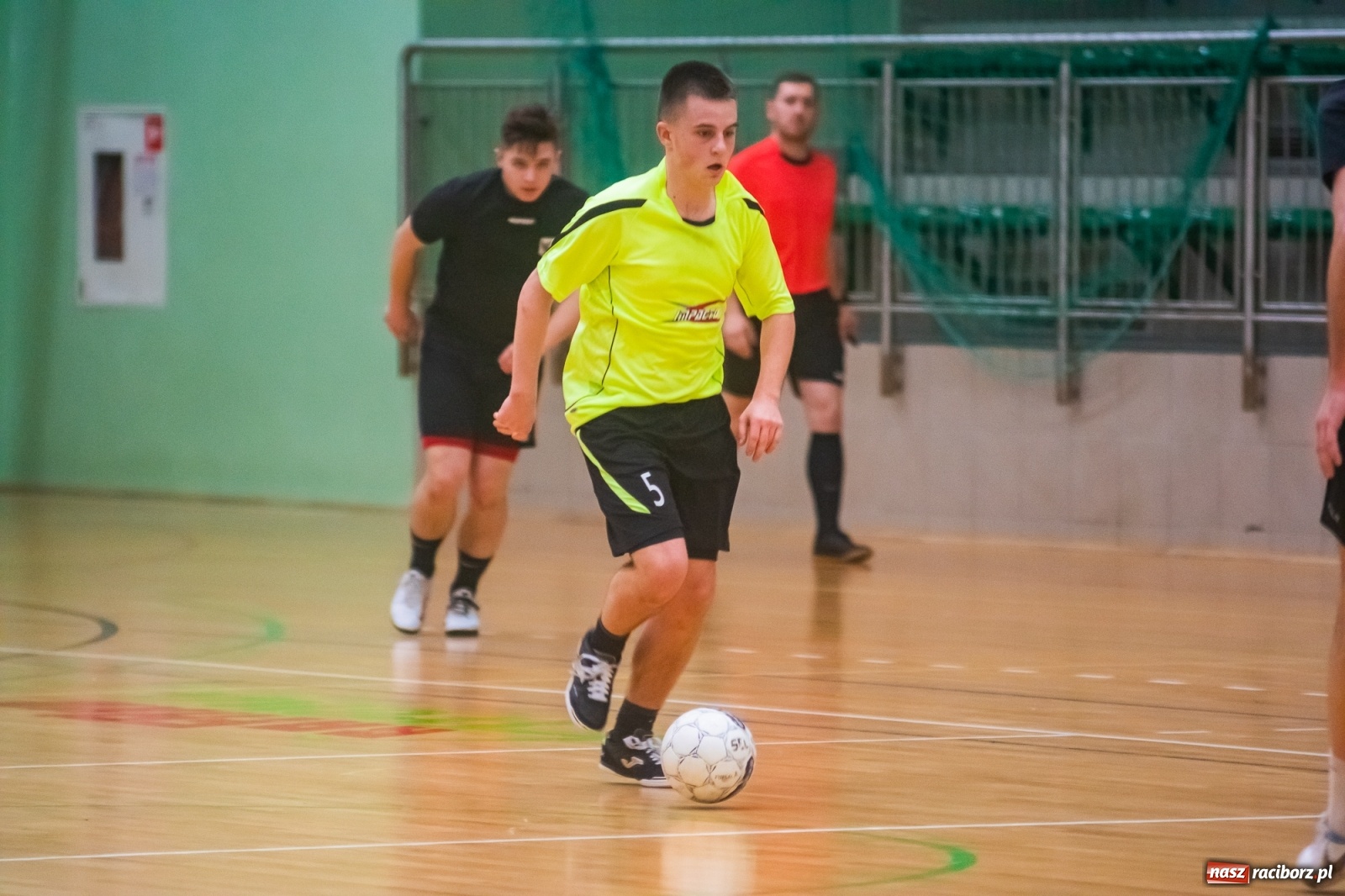 Zdjęcie w galerii na portalu naszraciborz.pl: Futsalowy maraton pełen emocji w Arenie Rafako [FOTO i WIDEO] wiadomości z regionu