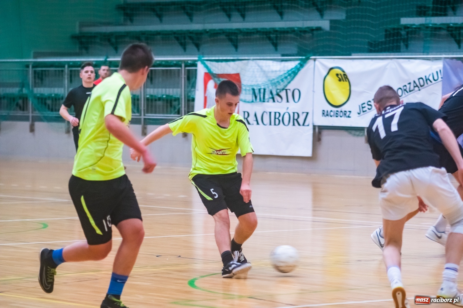 Zdjęcie w galerii na portalu naszraciborz.pl: Futsalowy maraton pełen emocji w Arenie Rafako [FOTO i WIDEO] wiadomości z regionu
