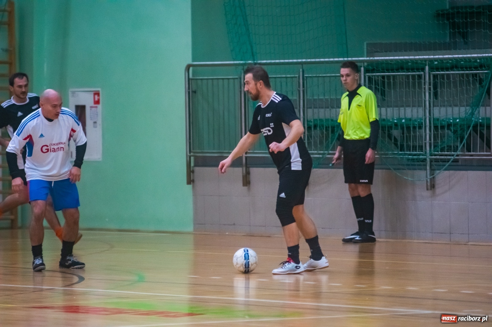 Zdjęcie w galerii na portalu naszraciborz.pl: Futsalowy maraton pełen emocji w Arenie Rafako [FOTO i WIDEO] wiadomości z regionu