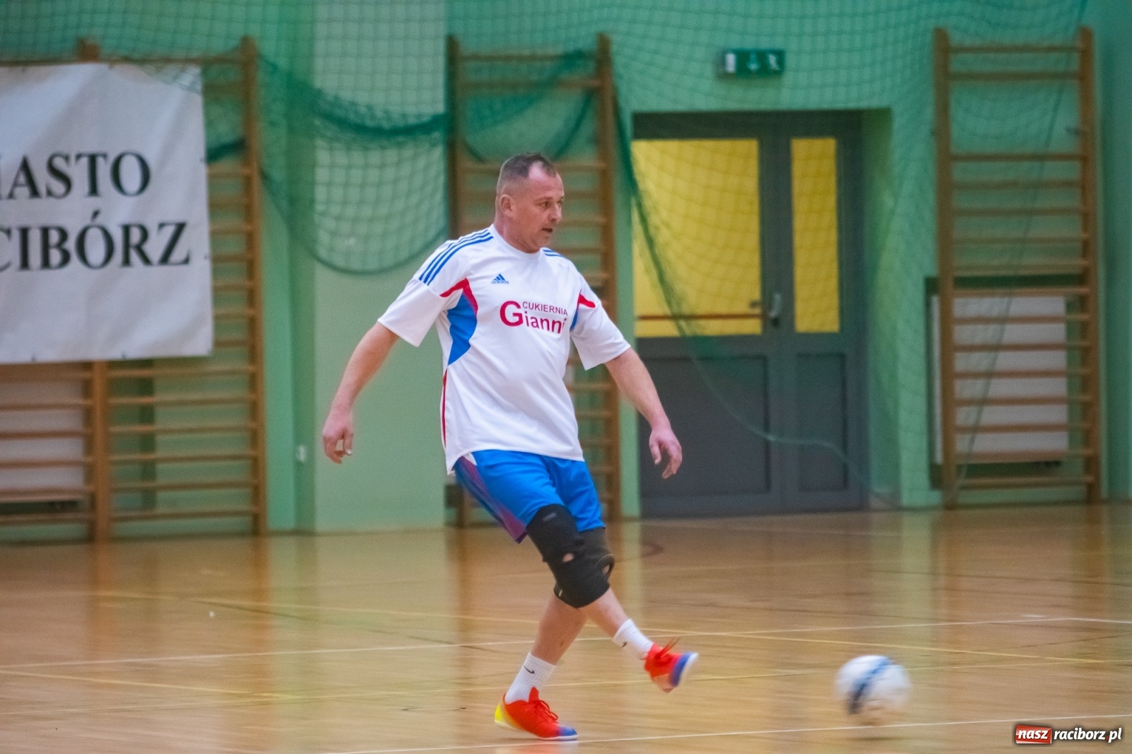 Zdjęcie w galerii na portalu naszraciborz.pl: Futsalowy maraton pełen emocji w Arenie Rafako [FOTO i WIDEO] wiadomości z regionu