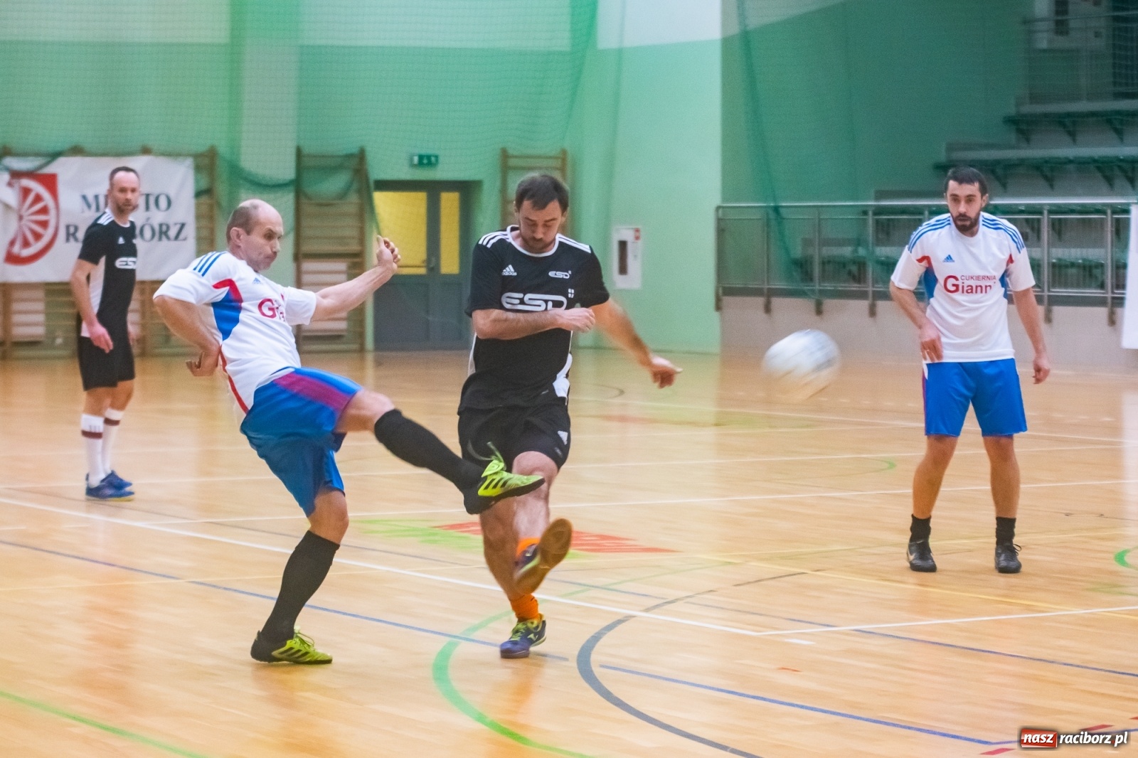 Zdjęcie w galerii na portalu naszraciborz.pl: Futsalowy maraton pełen emocji w Arenie Rafako [FOTO i WIDEO] wiadomości z regionu